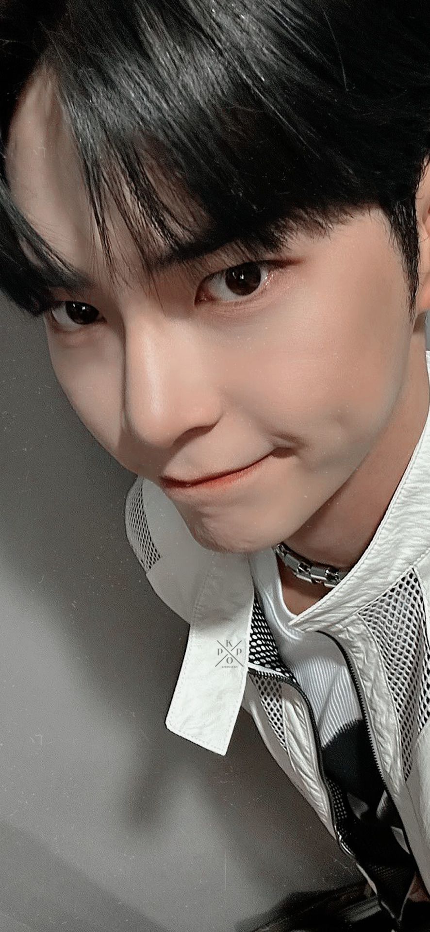 886x1920 Kpop Locks