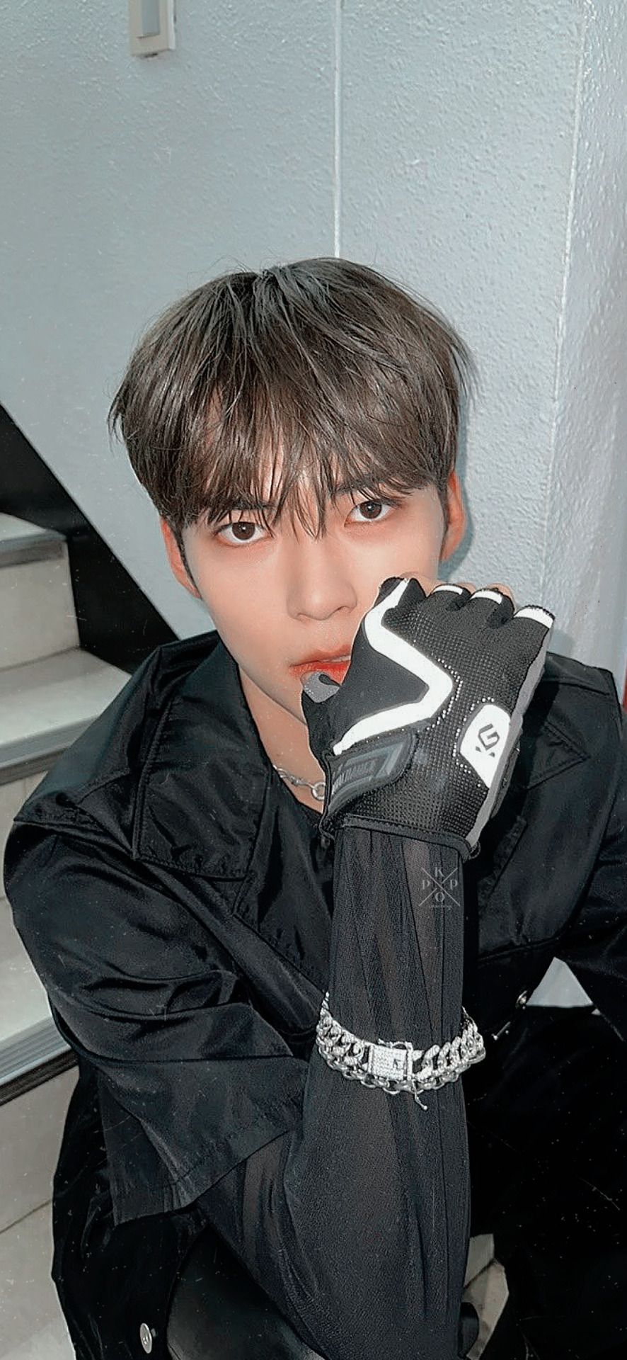 886x1920 Kpop Locks