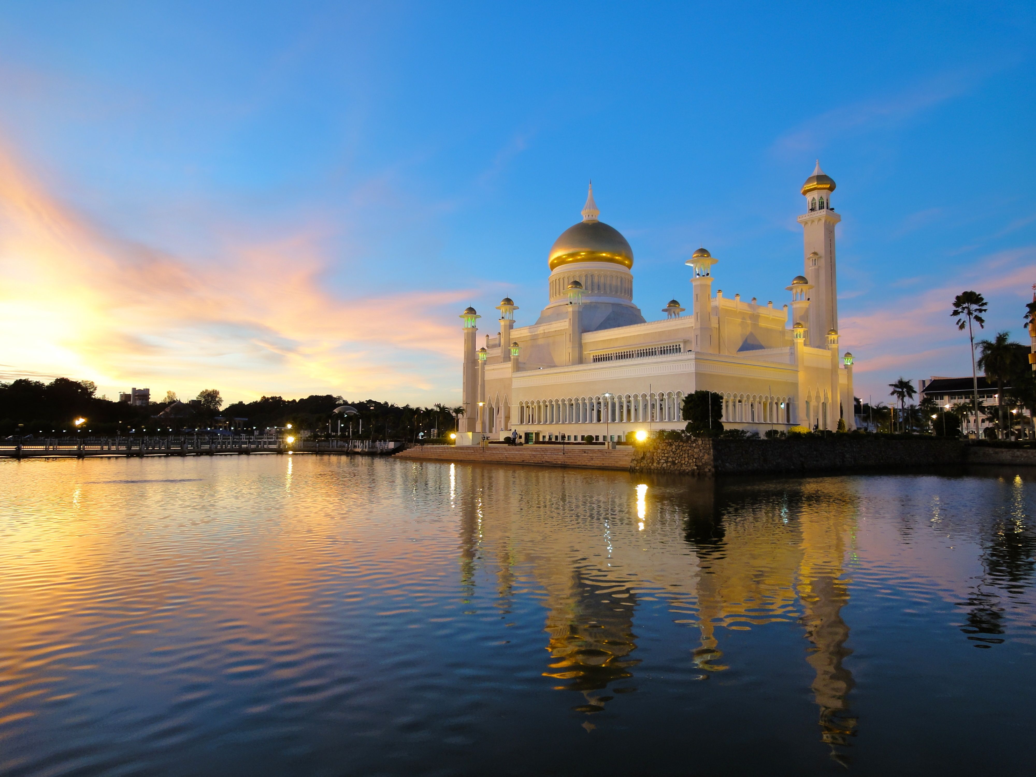 4000x3000 Sunset at the Sultan Omar Ali Saifuddin Mosque, Bandar Seri Begawan