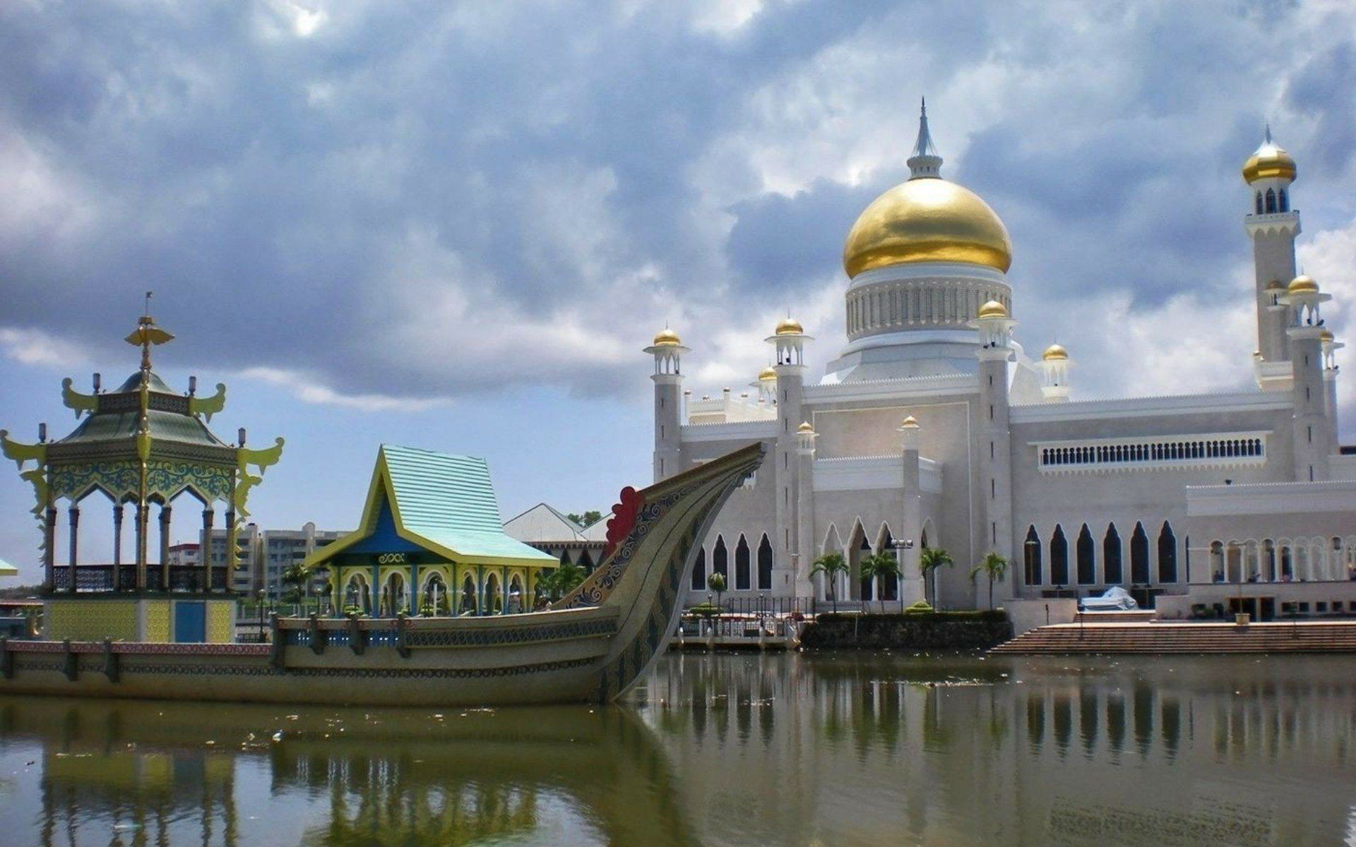 1920x1200 HD Wallpaper of Sultan Omar Ali Saifuddin Mosque, Brunei