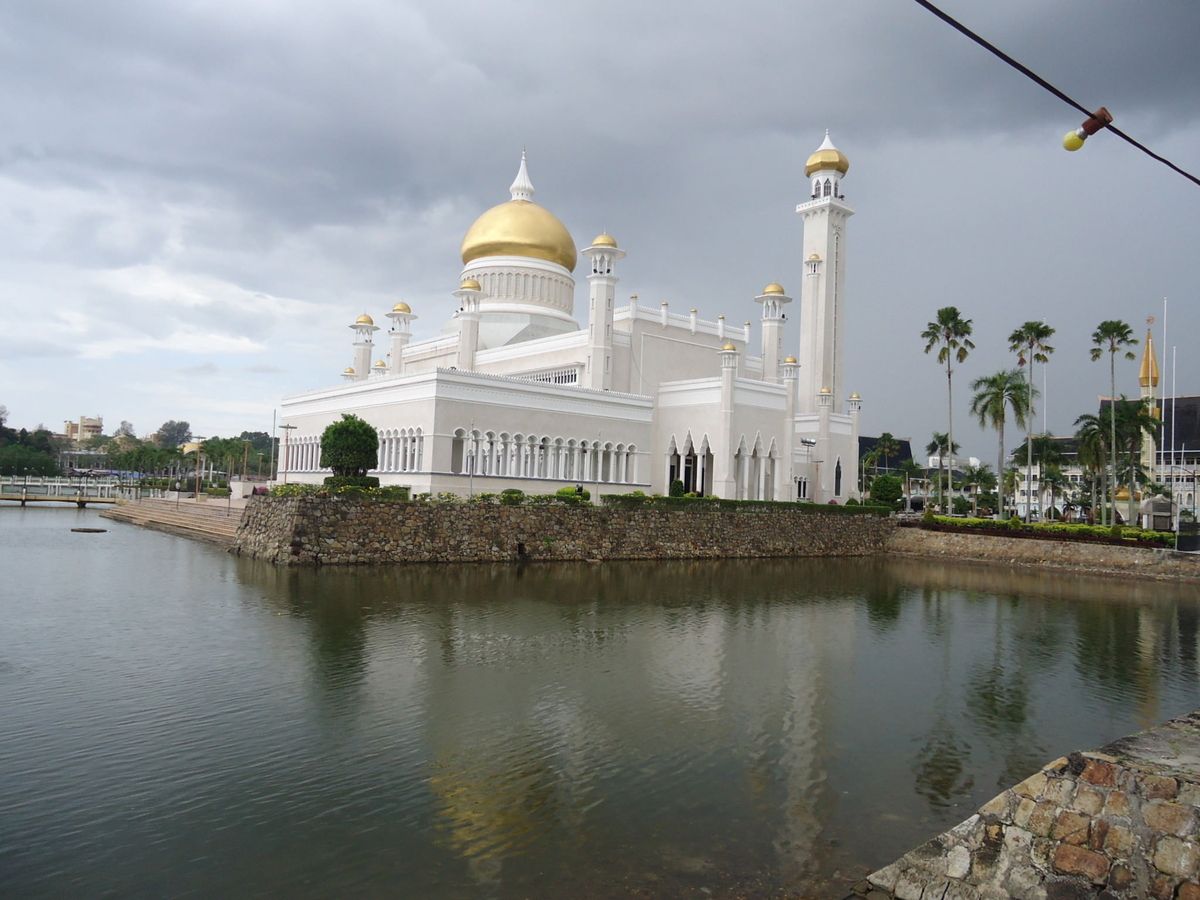 1200x900 Visiting the Omar Ali Saifuddien Mosque in Bandar Seri Begawan, Brunei Darussalam