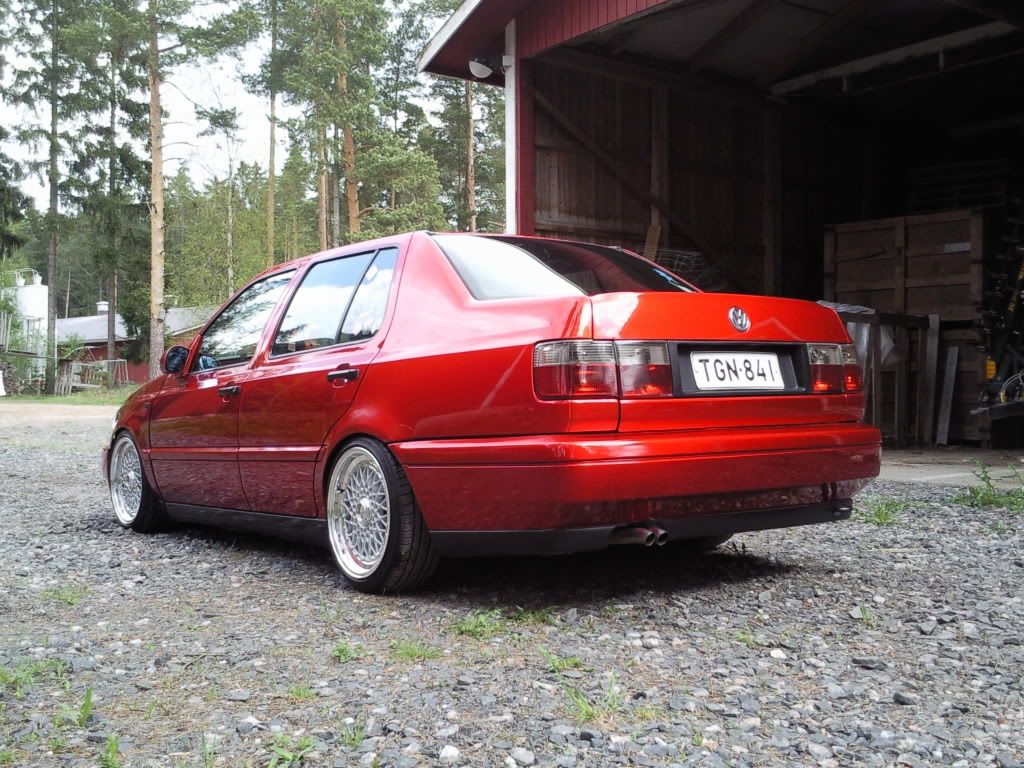 1024x768 Volkswagen Vento technical specifications and fuel economy