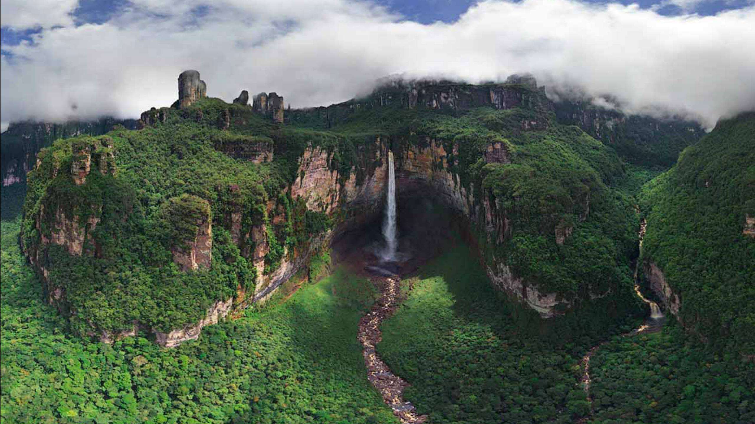 2560x1440 Canaima National Park Wallpaper