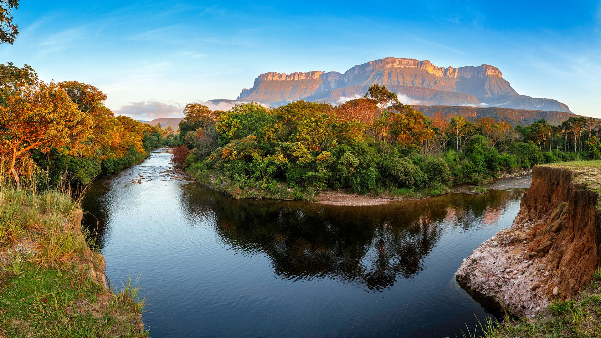 1920x1080 Auyan Tepui seen from La Gran Sabana plain, Kamarata Valley, Canaima National Park, Venezuela. Windows Spotlight Image