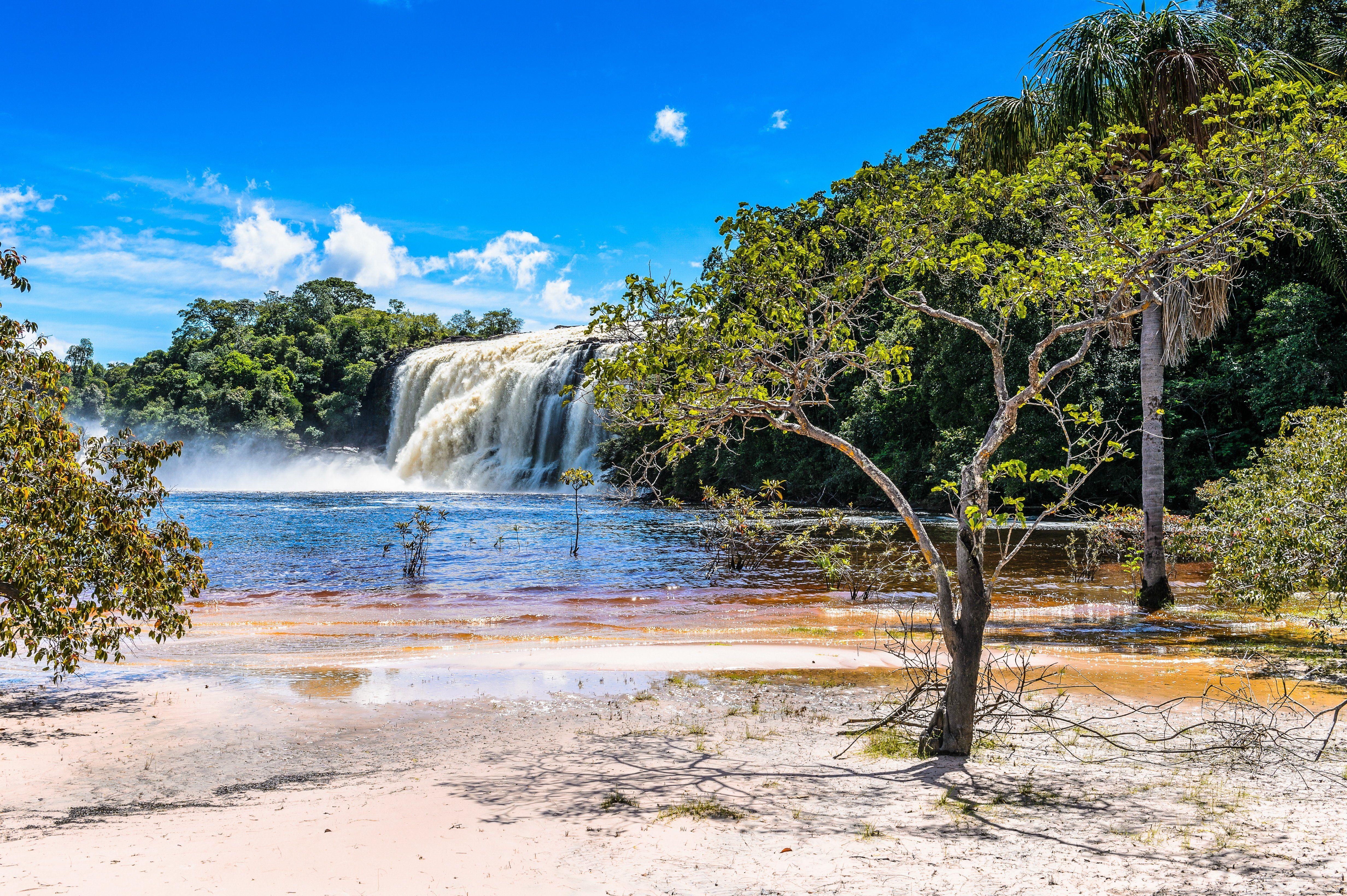 4928x3280 Canaima National Park Wallpaper
