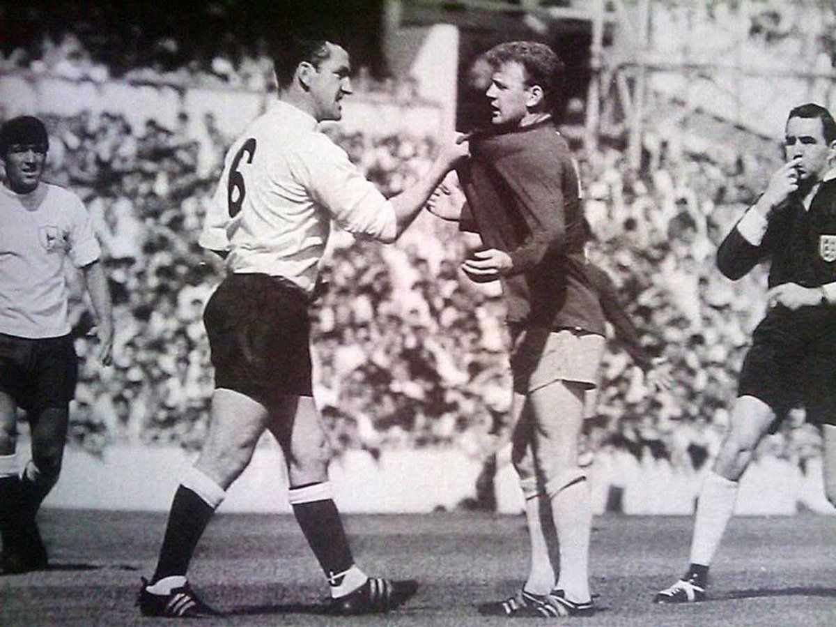 1200x899 One of the greatest football pics of all times.agree or disagree?