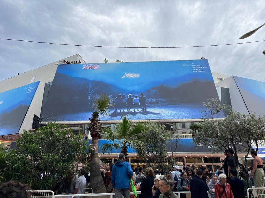 1024x768 Cannes Film Festival Workers Stage Red Carpet Protest On Opening Night