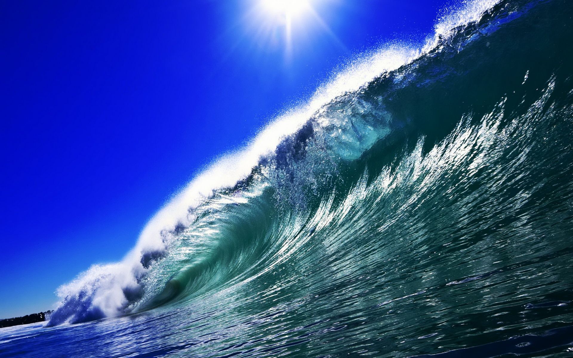 1920x1200 Sunny Ocean Waves: HD Wallpaper of Nature's Beauty