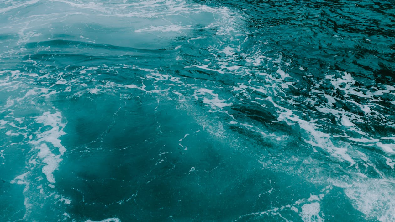 1260x709 Background of stormy ocean water on sunny day · Free