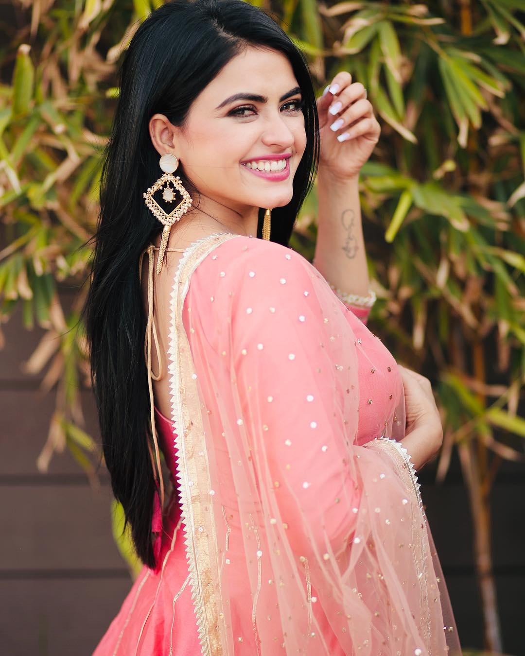 1080x1350 Simi Chahal Wallpaper
