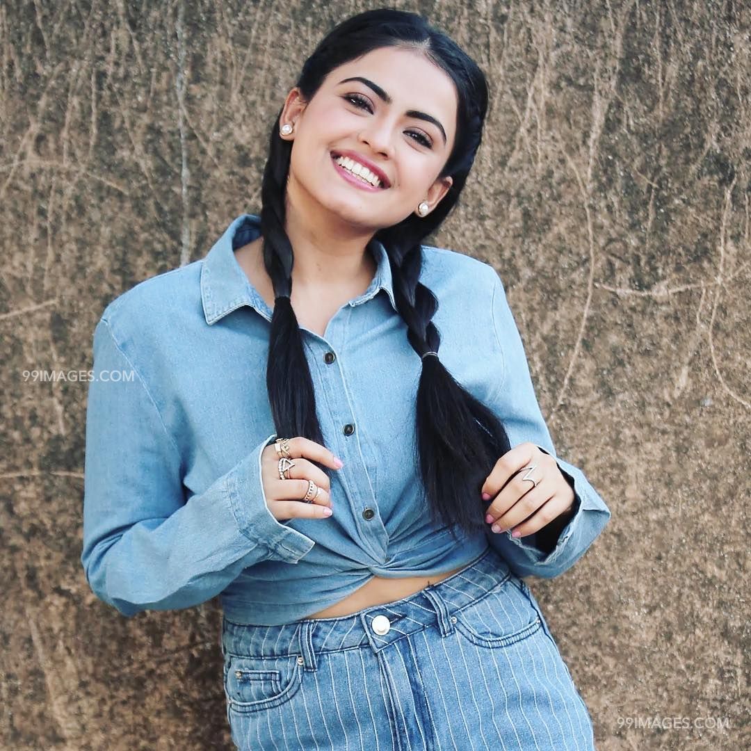 1080x1080 Simi Chahal Wallpaper