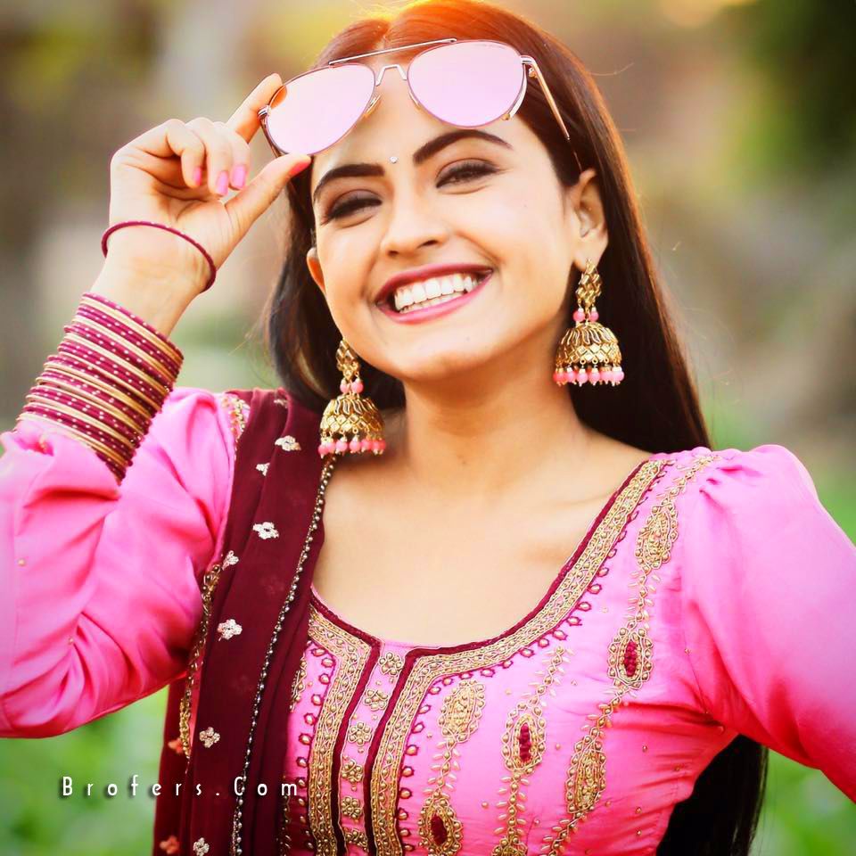 960x960 Simi Chahal Wallpaper