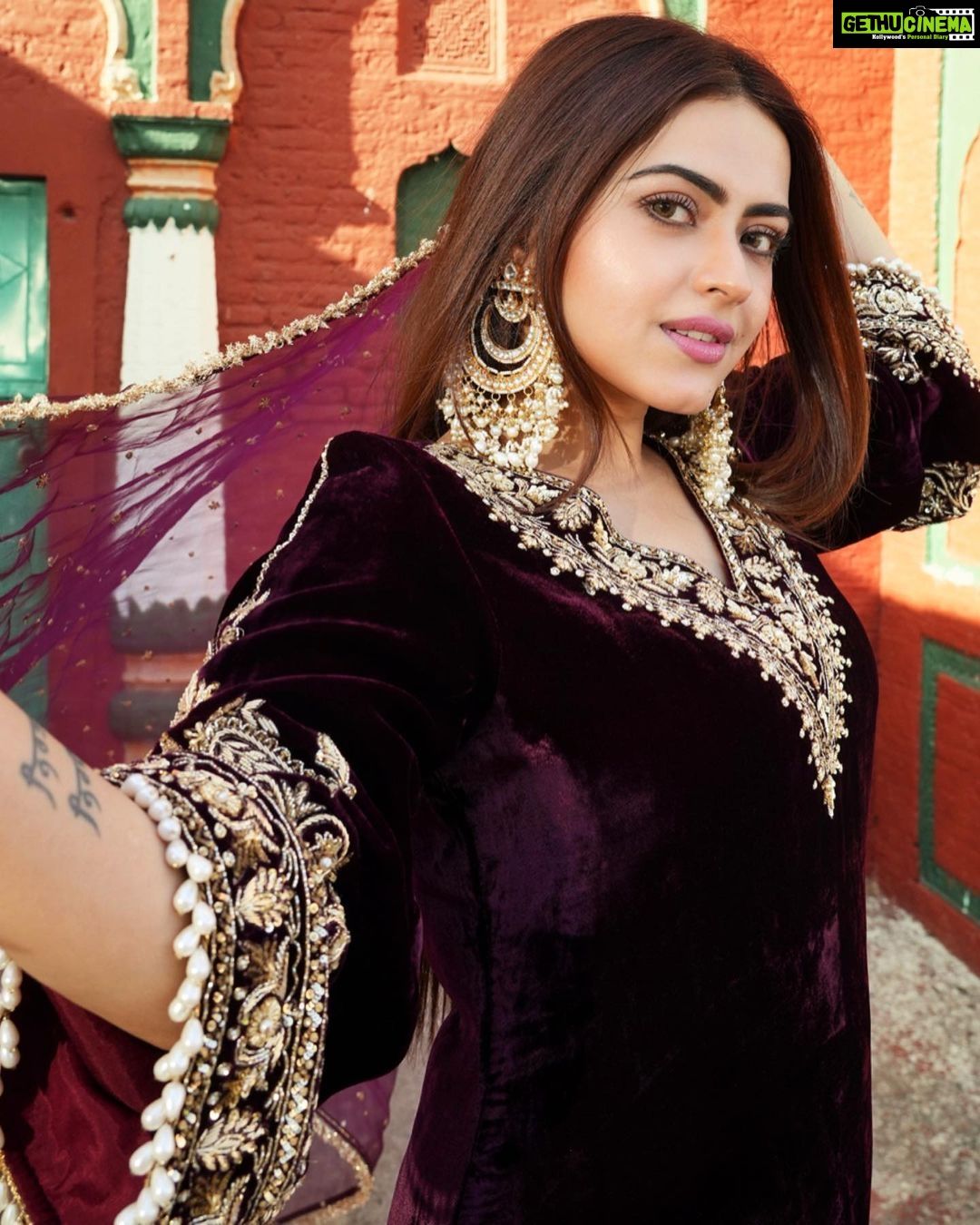 1080x1350 Actress Simi Chahal HD Instagram Photo and Wallpaper April 2023