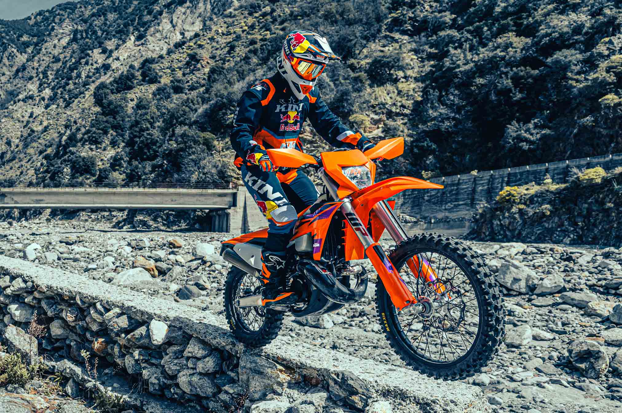 2024x1345 KTM 300 EXC Guide