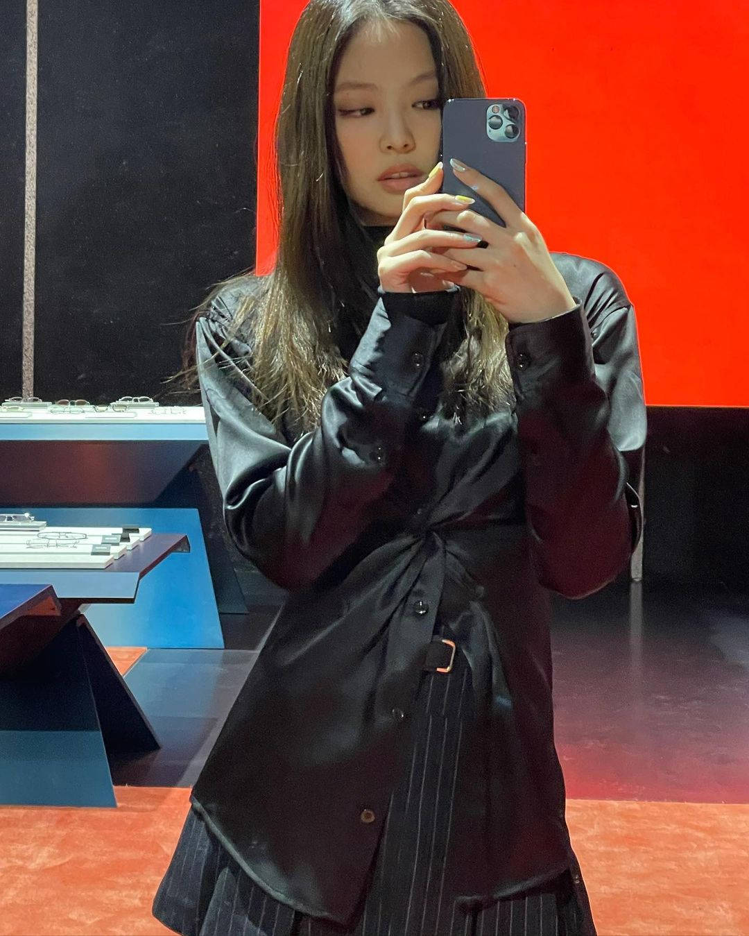 1080x1349 Download Jennie Kim Black Suit iPhone12 Promax Wallpaper