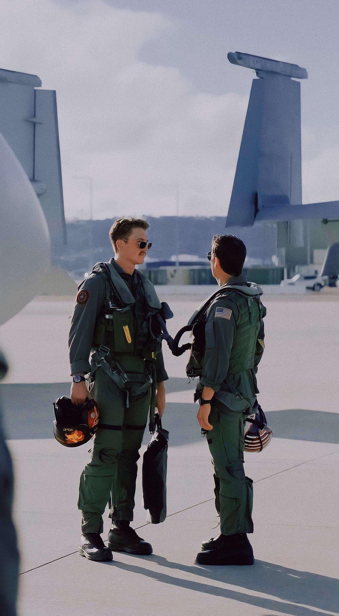 1128x2048 Top Gun Maverick. Rooster and Maverick