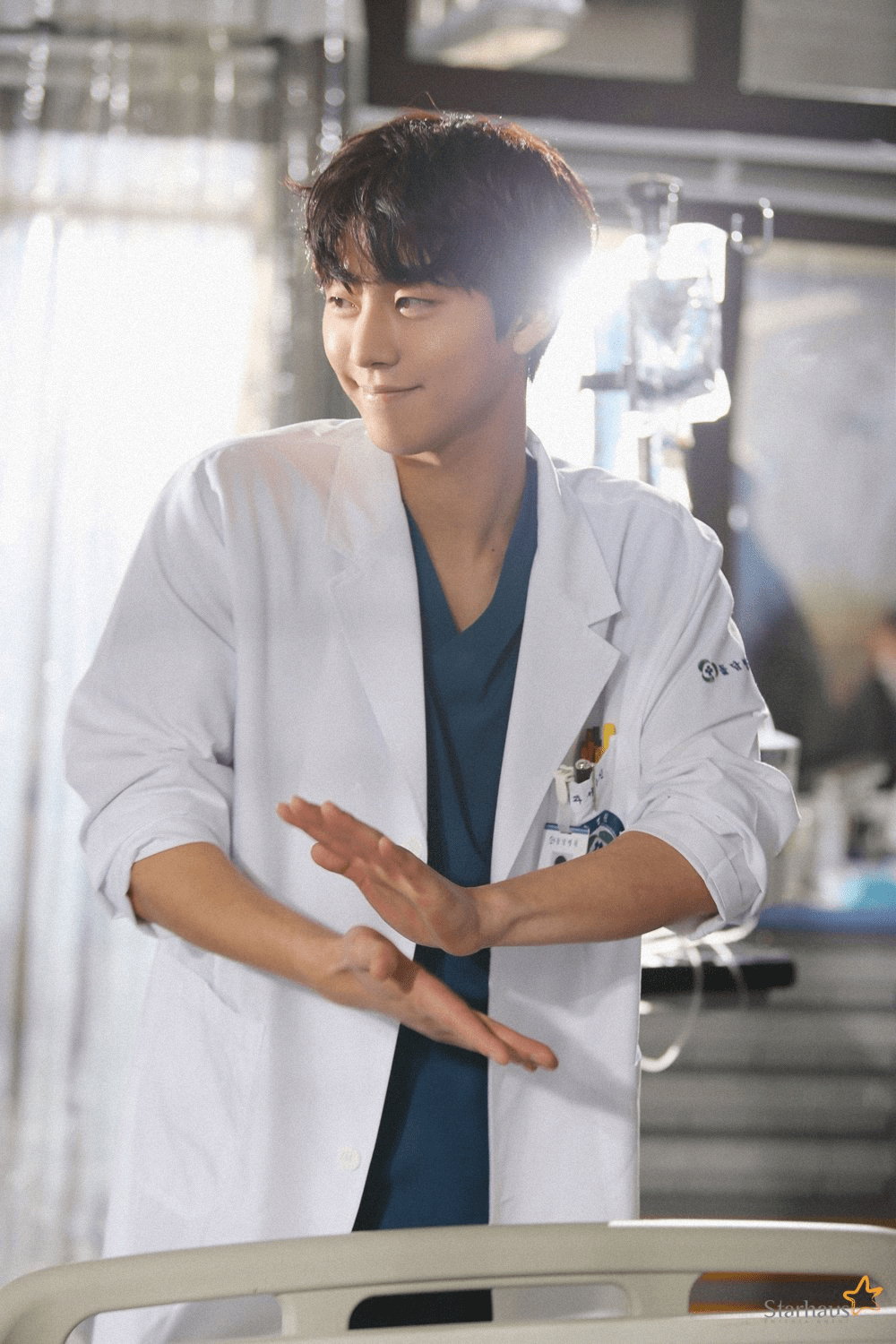 1000x1500 Ahn Hyo Seop is all smiles while on set of 'Dr. Romantic 2