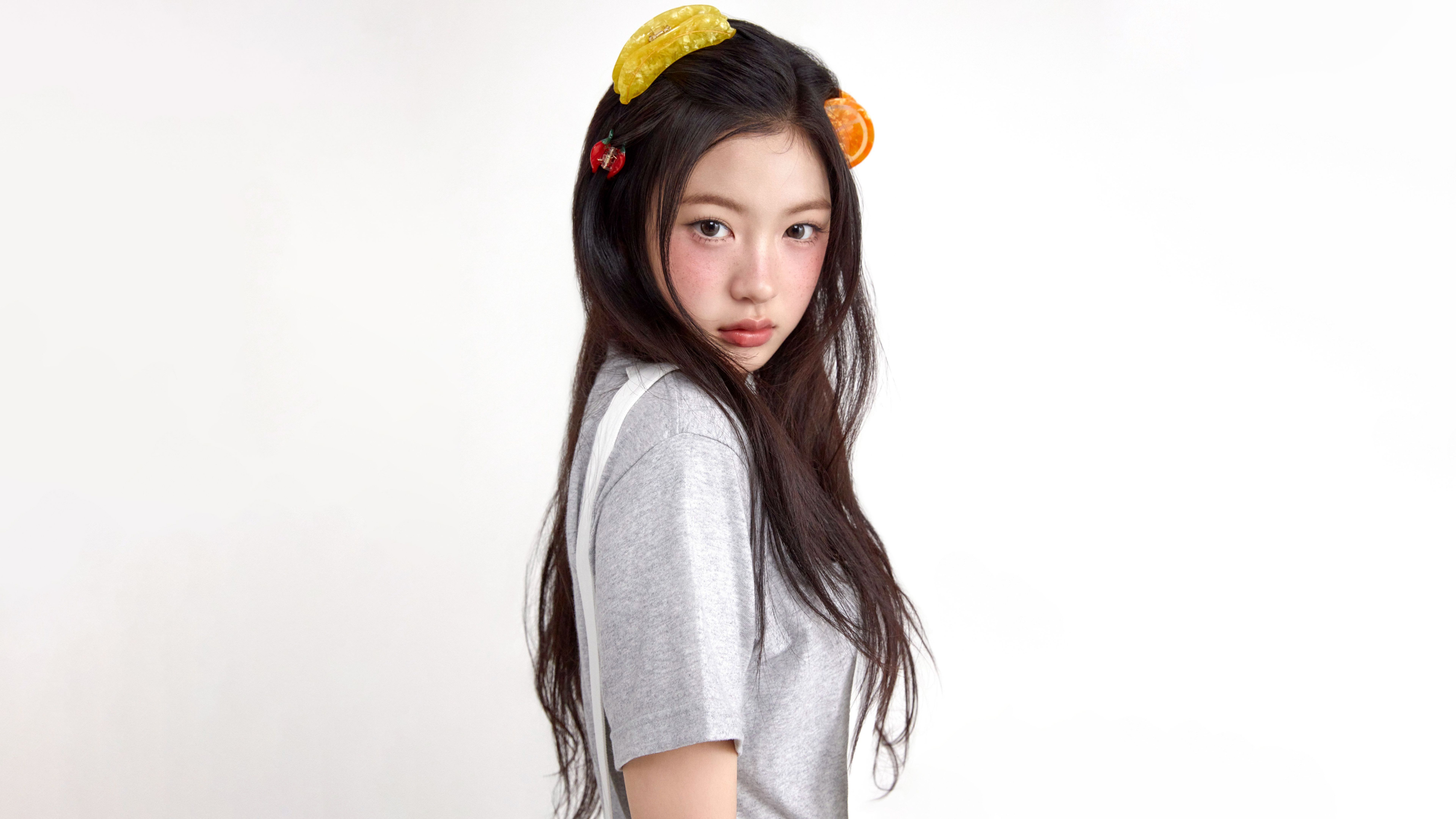 7680x4320 KiiiKiii (K Pop) 4K Wallpaper