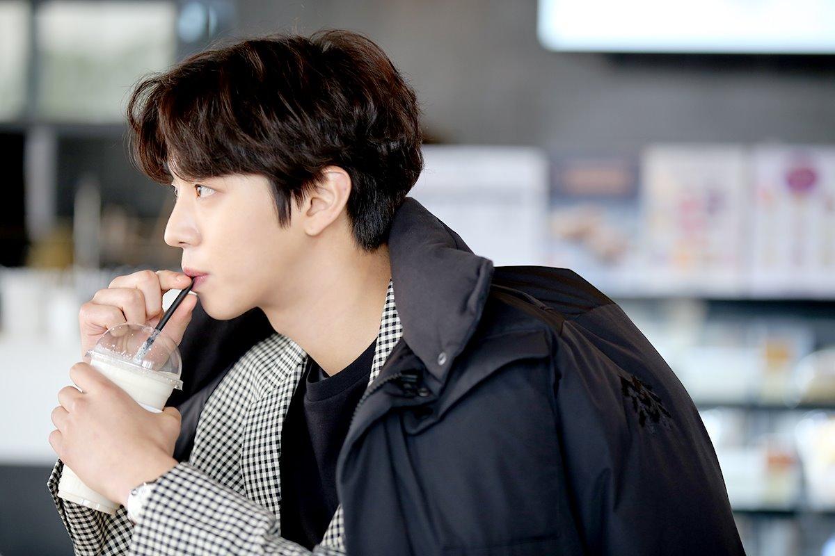 1200x800 Ahn Hyo Seop wows fans with fluent English to the World