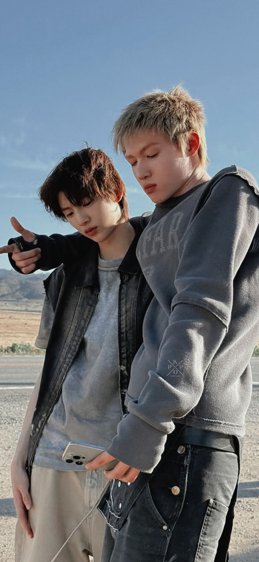 886x1920 Kpop Locks