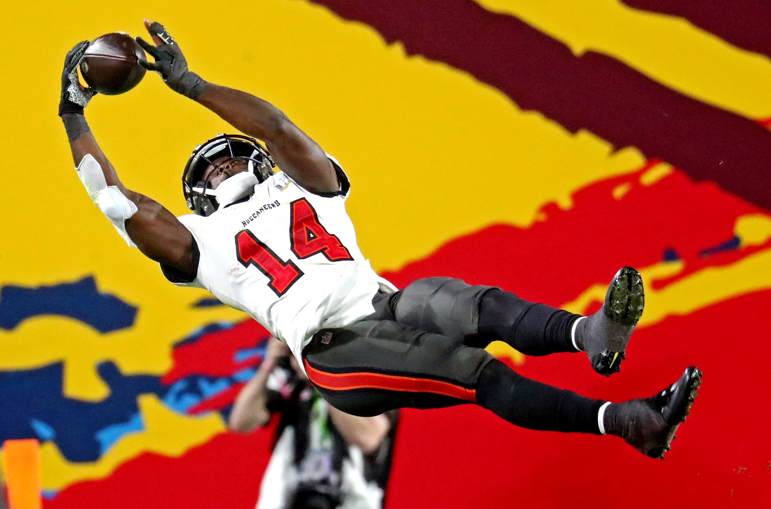 2616x1727 Tampa Tagged: WR Chris Godwin gets franchise marker
