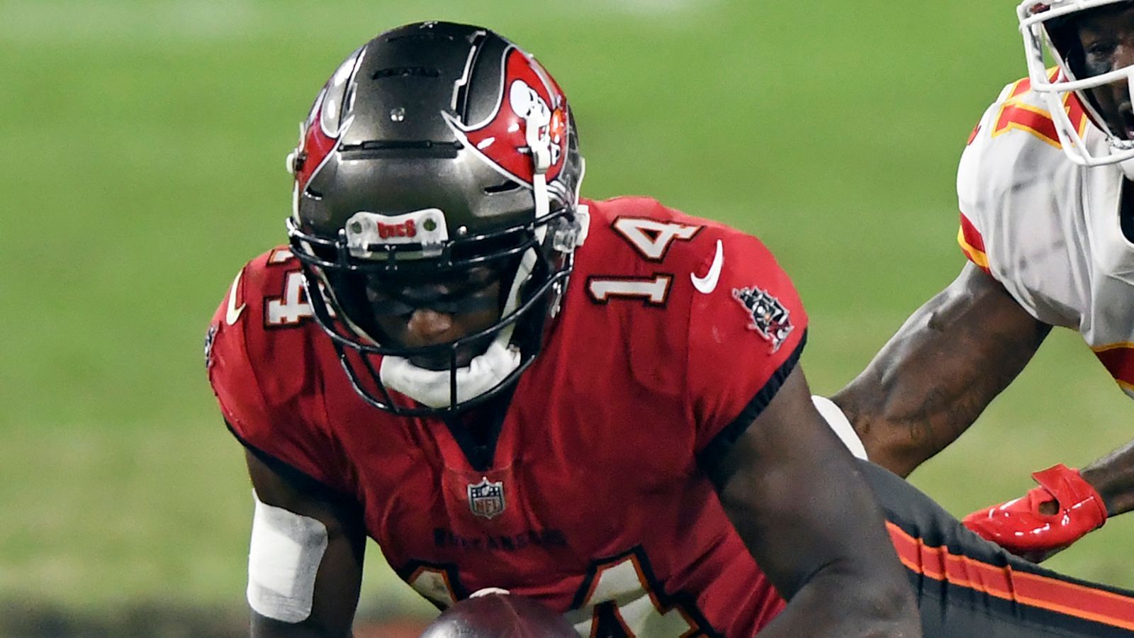 1600x900 Tampa Bay Buccaneers place franchise tag on Chris Godwin and agree extension with Lavonte David