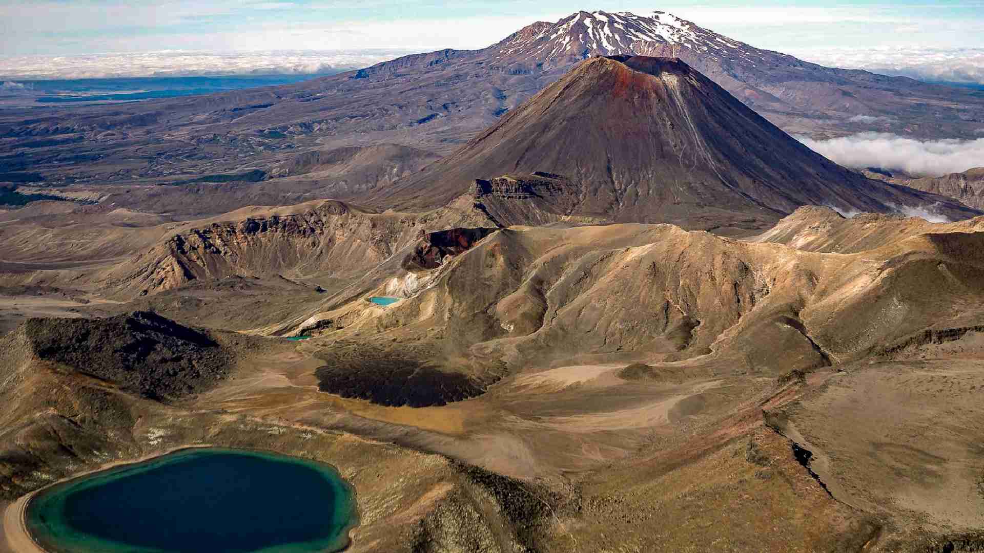 1920x1080 Tongariro National Park: Scenic Wonders on North Island