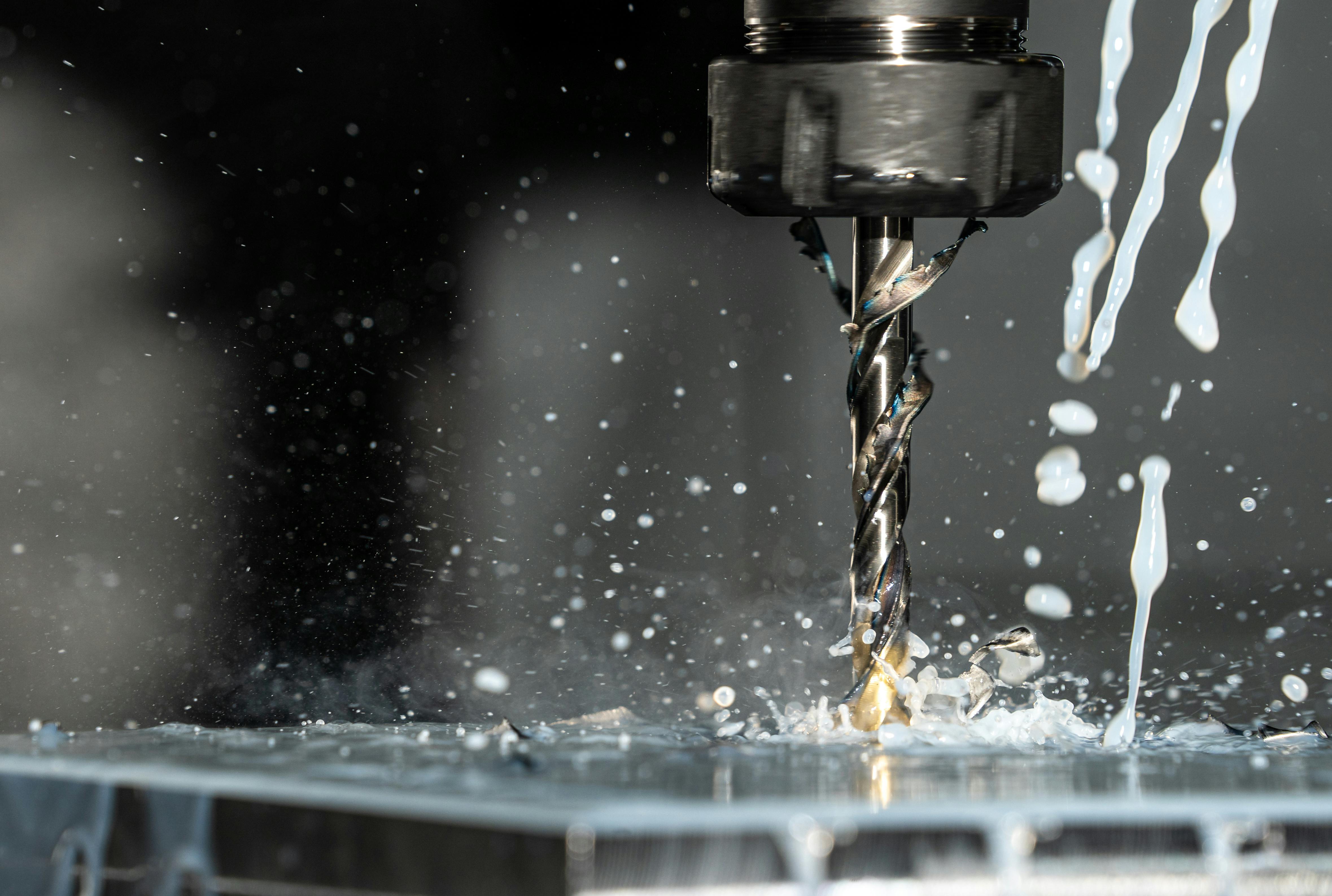 4718x3176 Close Up Phot of a CNC Milling Machine with Metalworking Fluid · Free