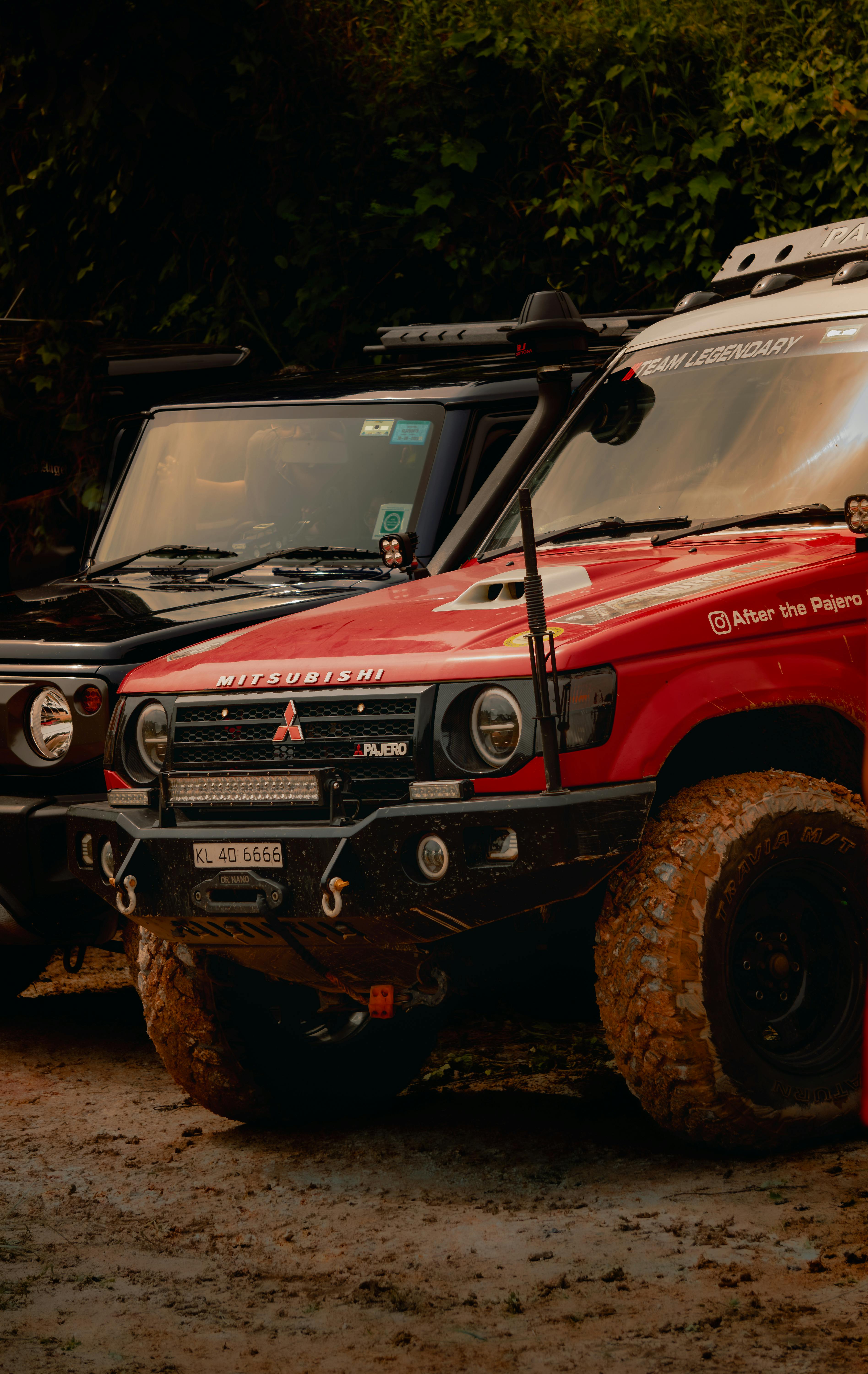3791x6000 Off Road Adventure With Mitsubishi Pajero Vehicles · Free