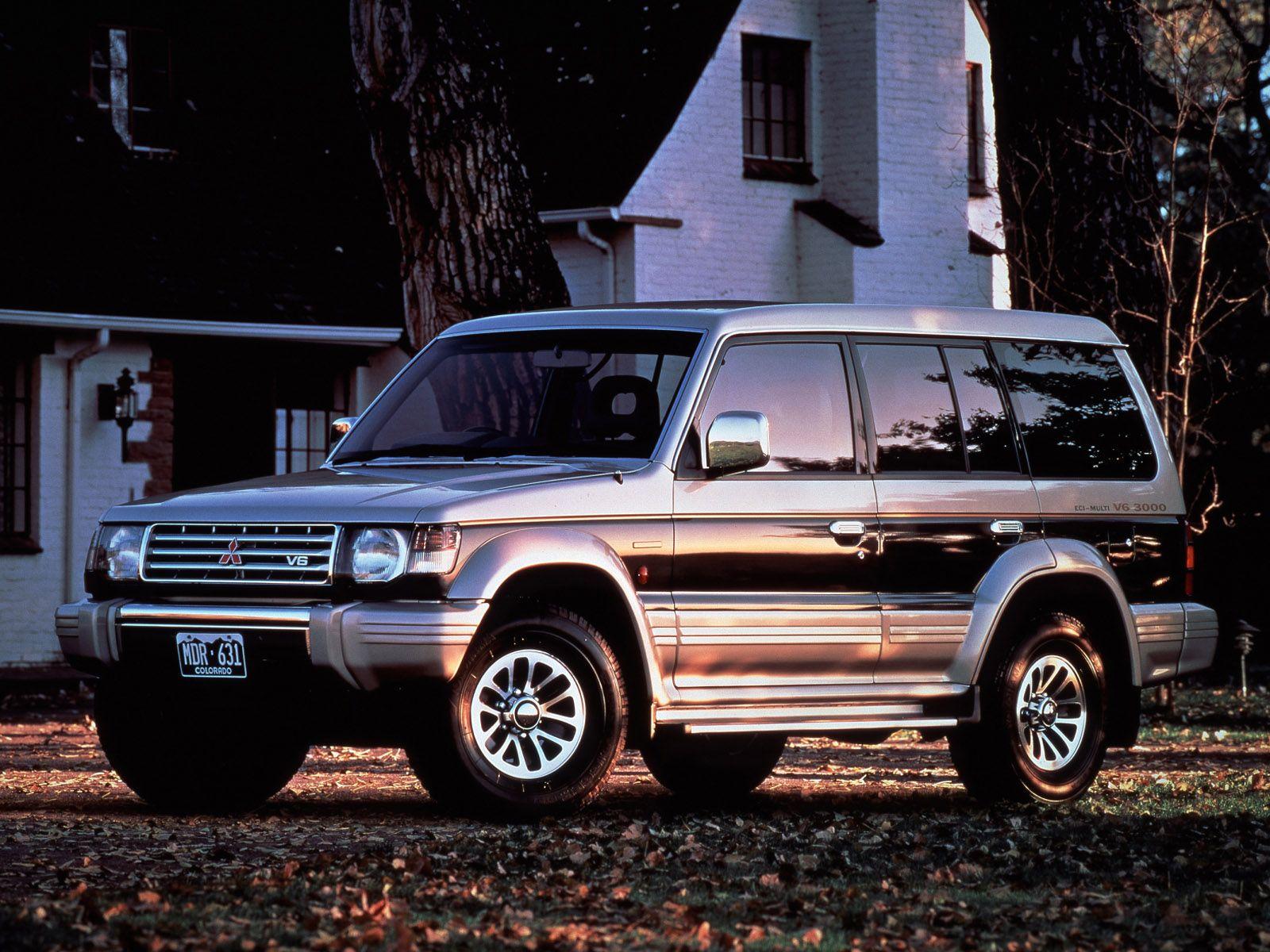 1600x1200 Mitsubishi Pajero SFX Wallpaper