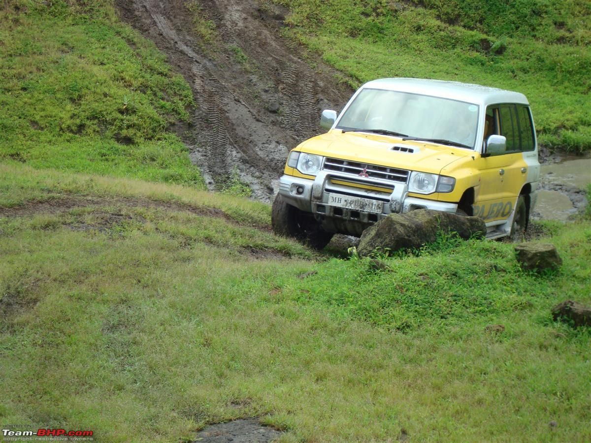 1200x900 Mitsubishi Pajero SFX Wallpaper