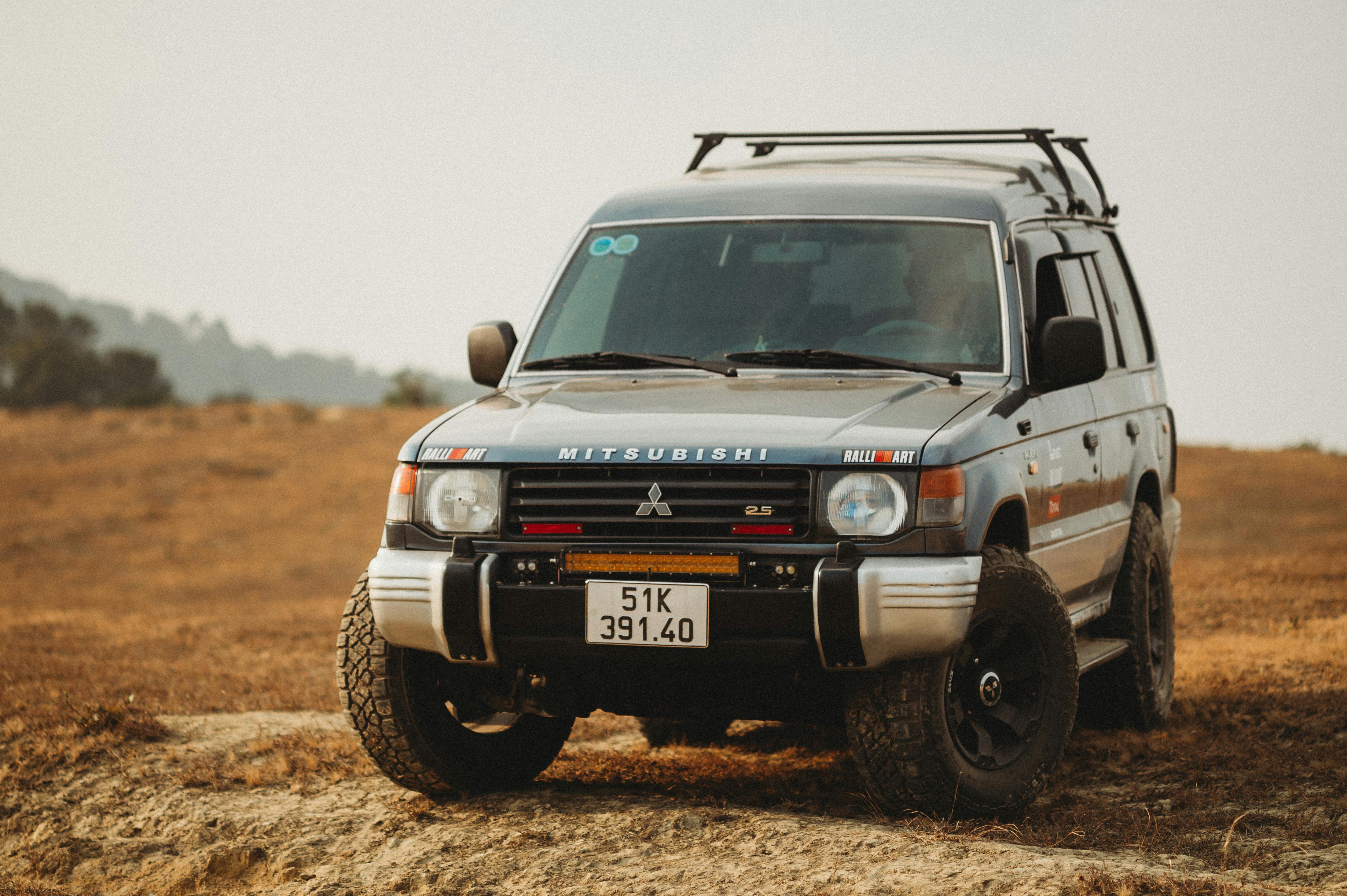 4408x2934 Mitsubishi Pajero Offroad · Free