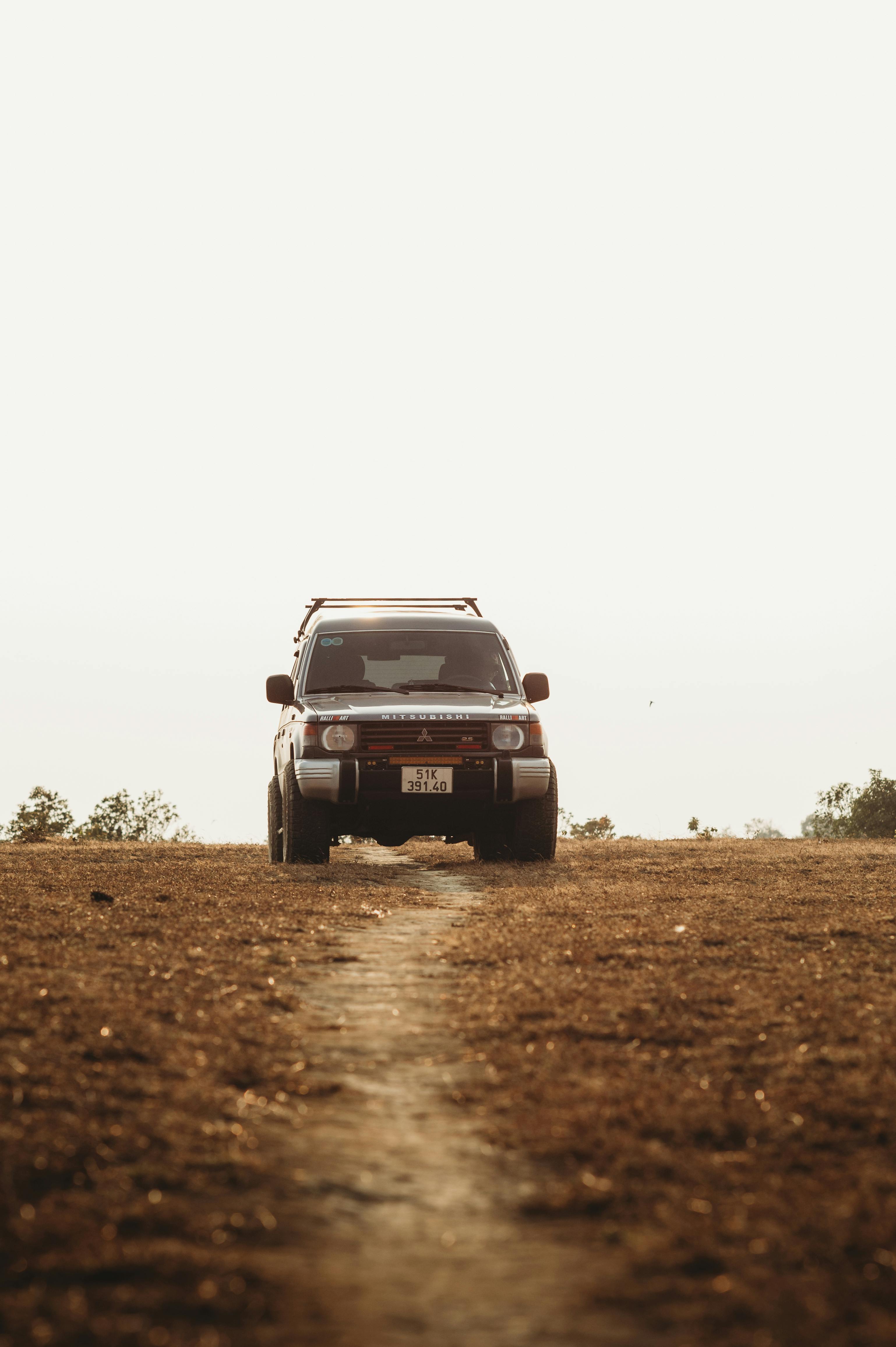 3076x4622 View of a Mitsubishi Pajero Driving on a Dirt Road · Free