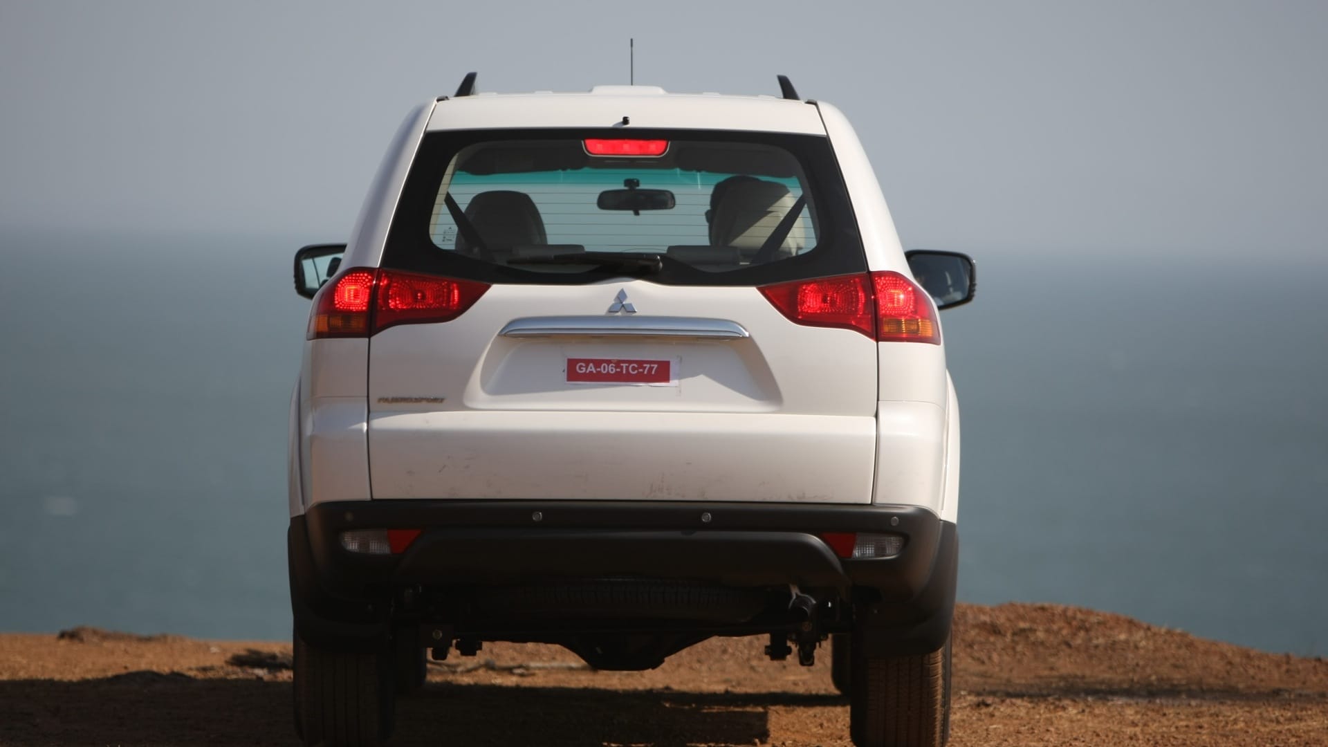 1920x1080 Mitsubishi Pajero SFX 2013 STD Exterior Car Photo