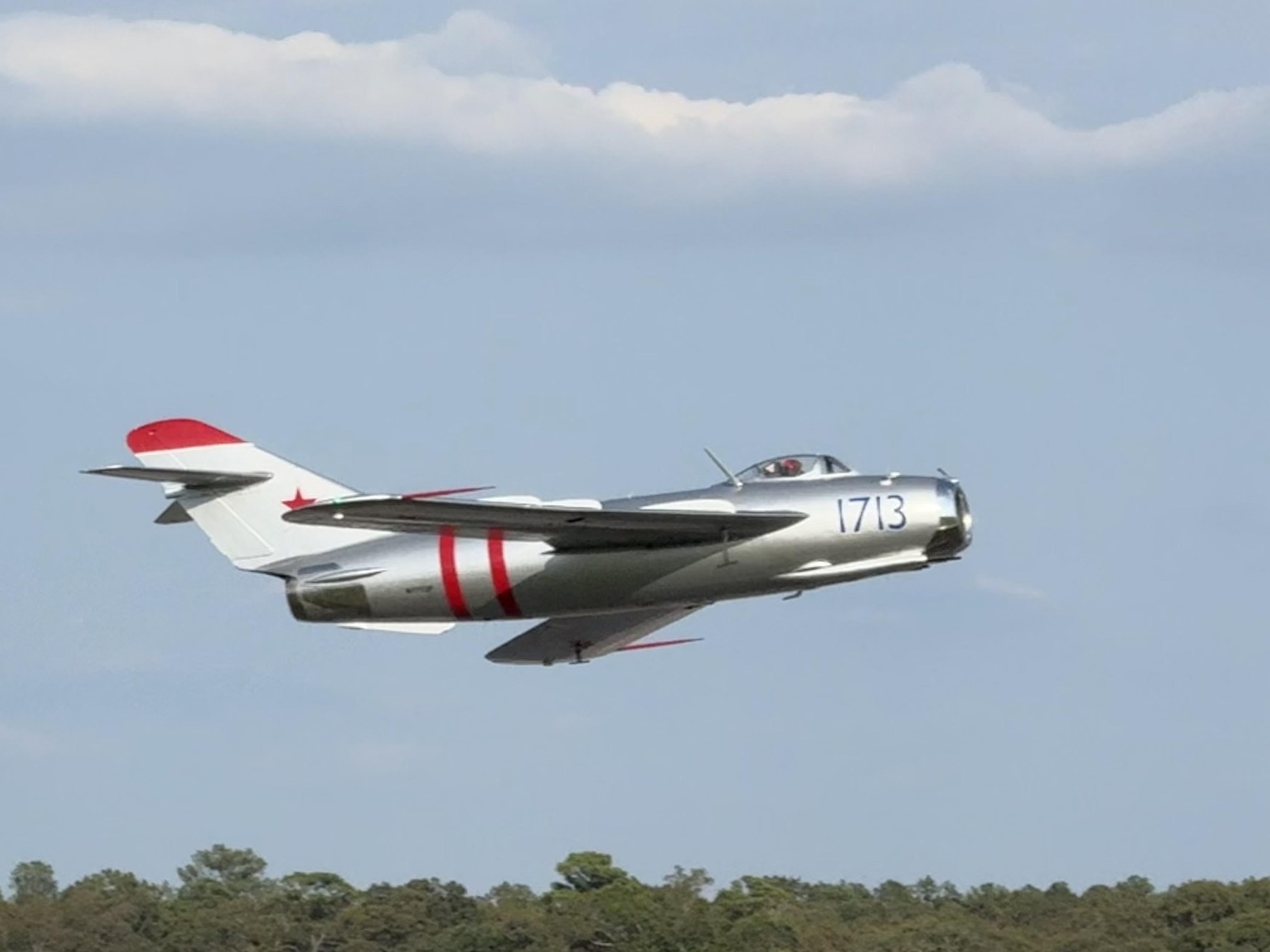 4032x3024 MiG 17!