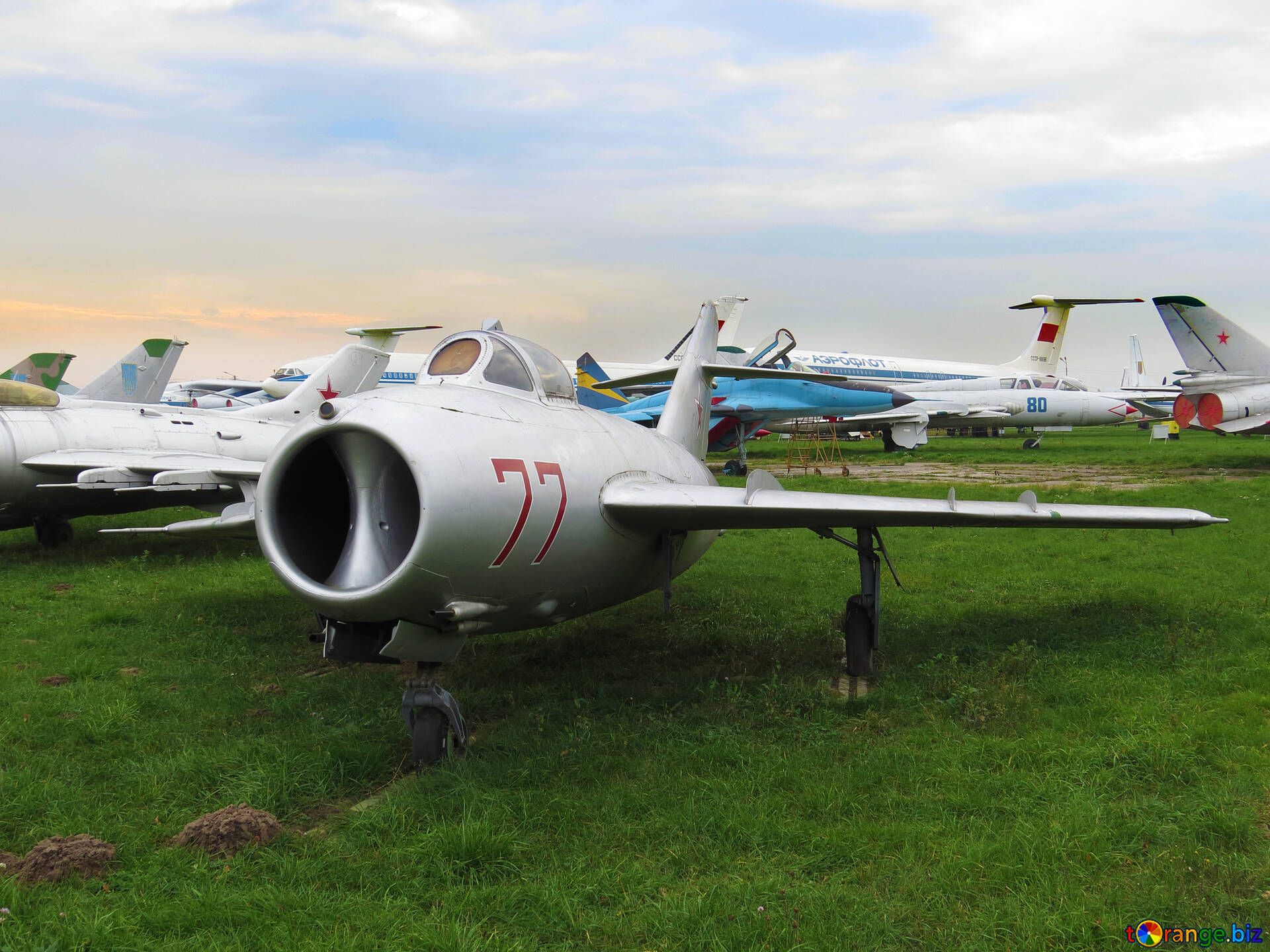 1920x1440 Mig 17 Fighter On Grass Field Free Image № 26492