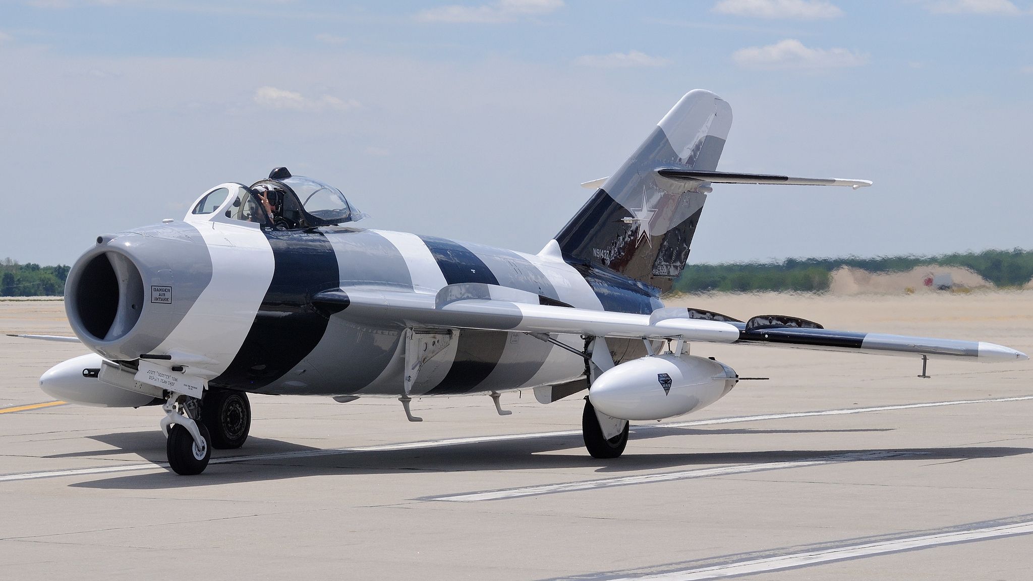 2048x1152 Wallpaper Gray Fighter Plane on Gray Concrete Ground During Daytime, Background Free Image