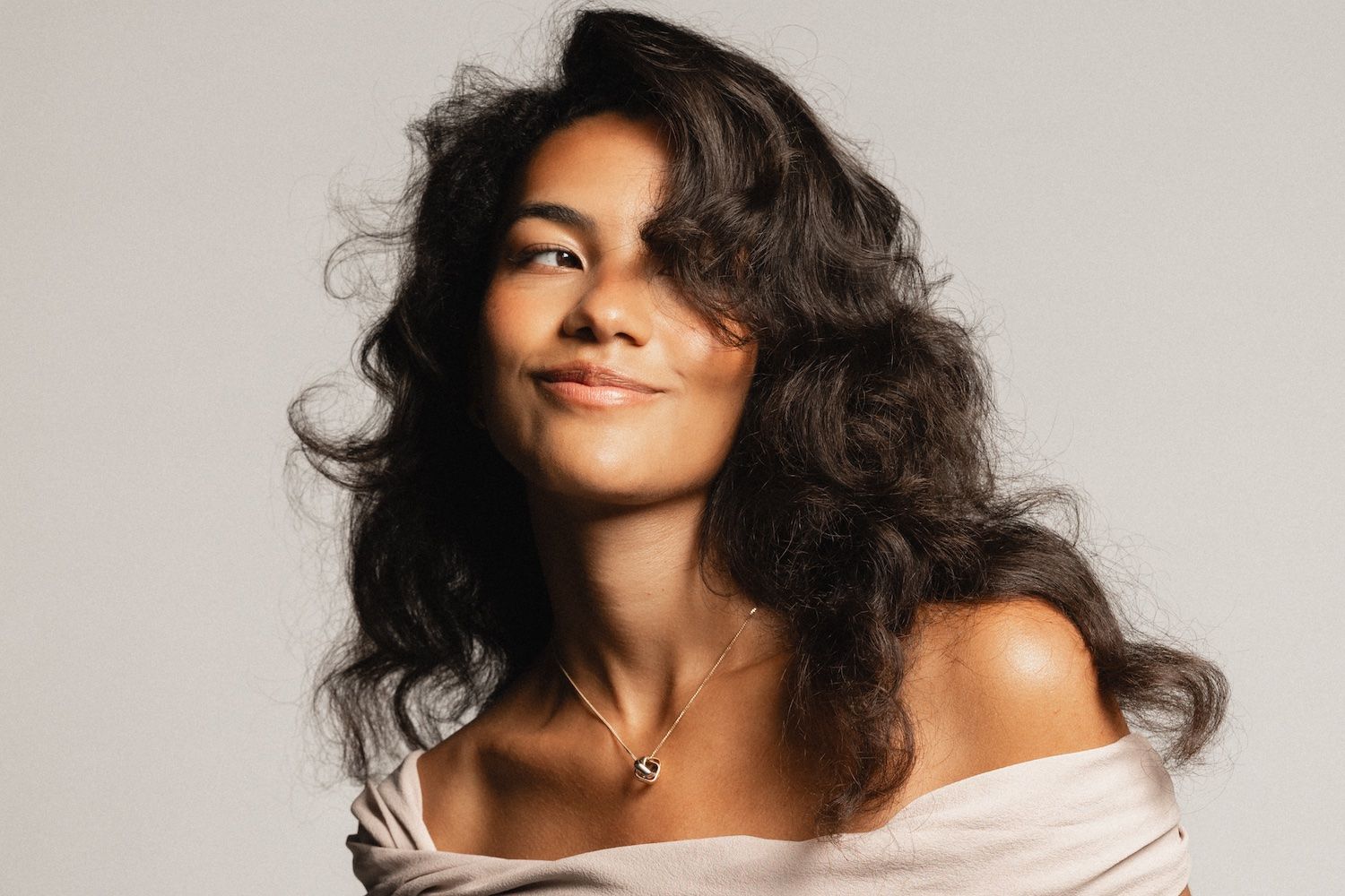 1500x1000 Olivia Dean Embodies 'The Art of Loving' with Timeless Grace & Smoldering Soul on Her Breathtaking Sophomore Album