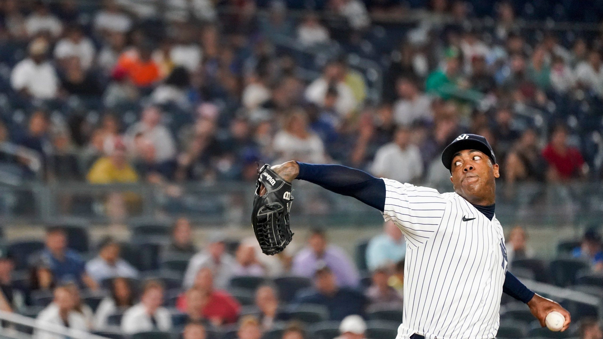 2560x1440 Yanks closer Chapman on injured list with elbow inflammation