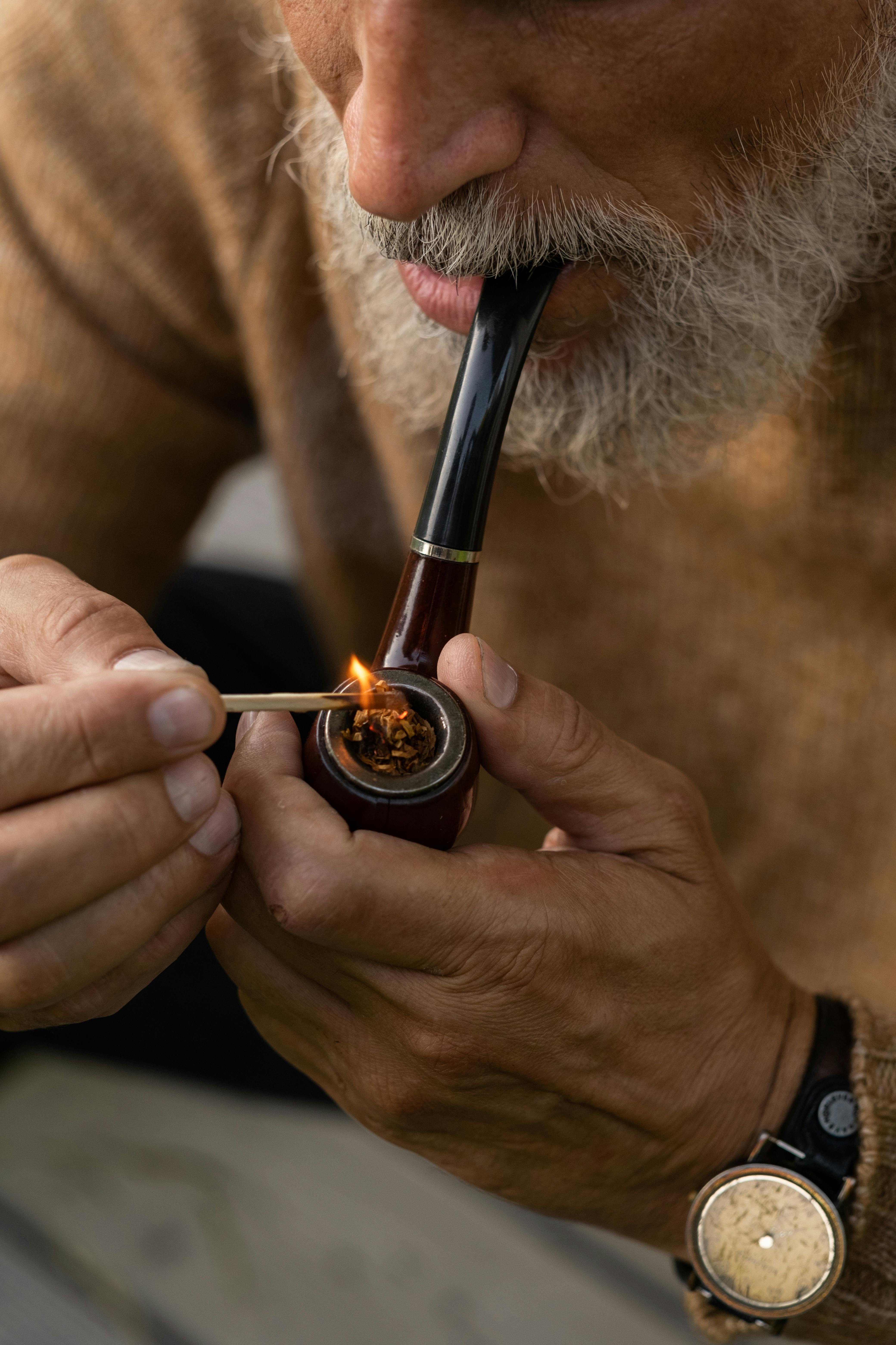 4160x6240 Elderly Man With Pipe · Free