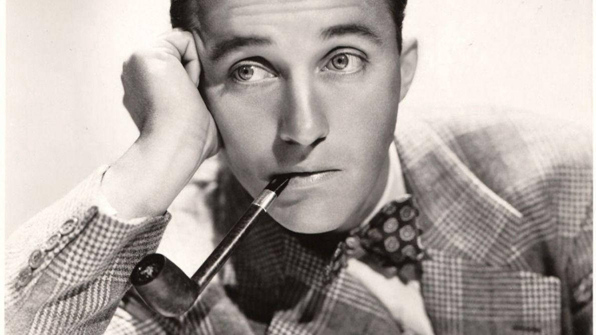 1190x669 Download Attractive Bing Crosby Using Tobacco Pipe Wallpaper