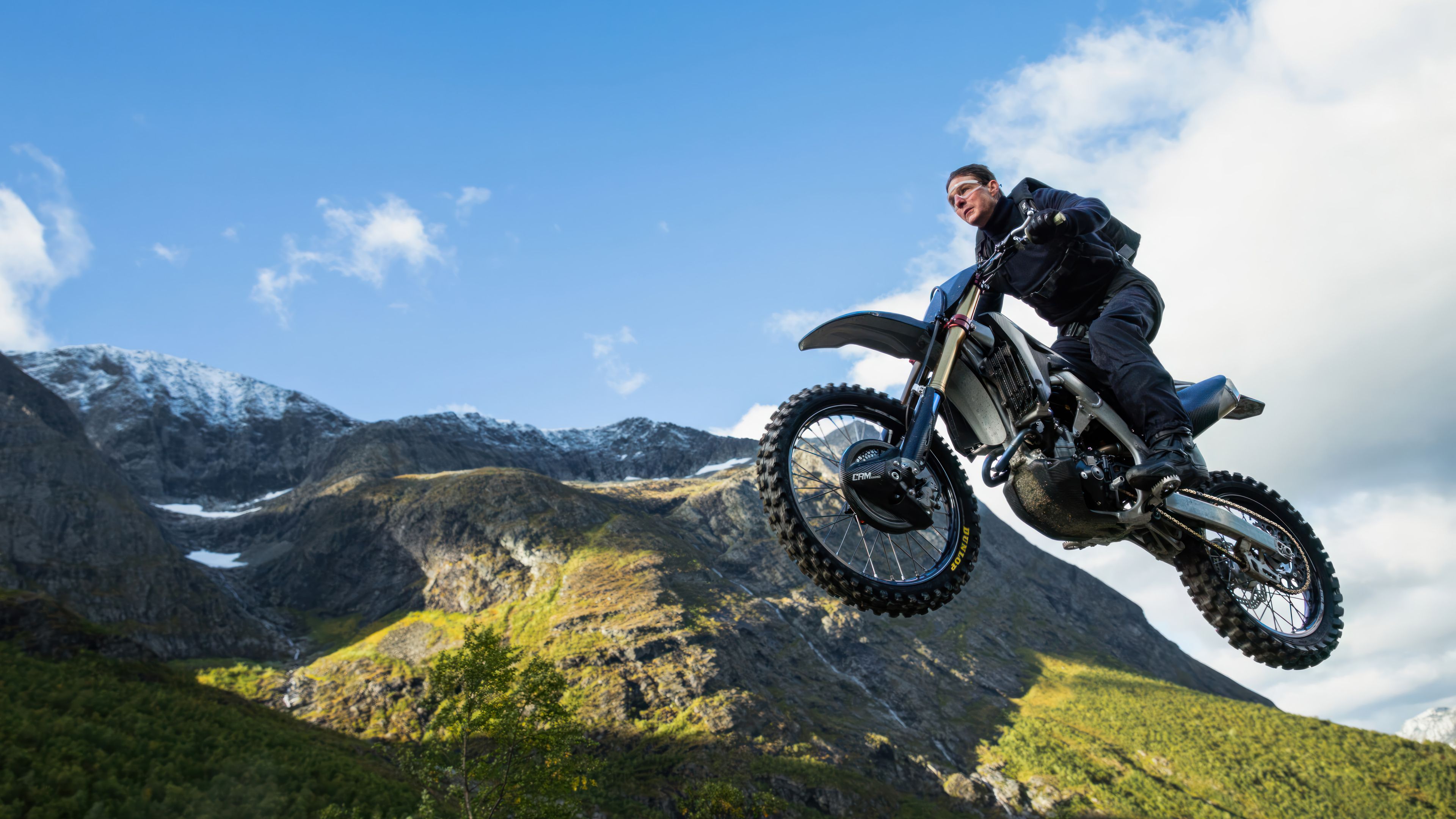 3840x2160 Mission Impossible: Dead Reckoning 1 Tom Cruise Motorcycle Stunt Wallpaper 4K HD PC l