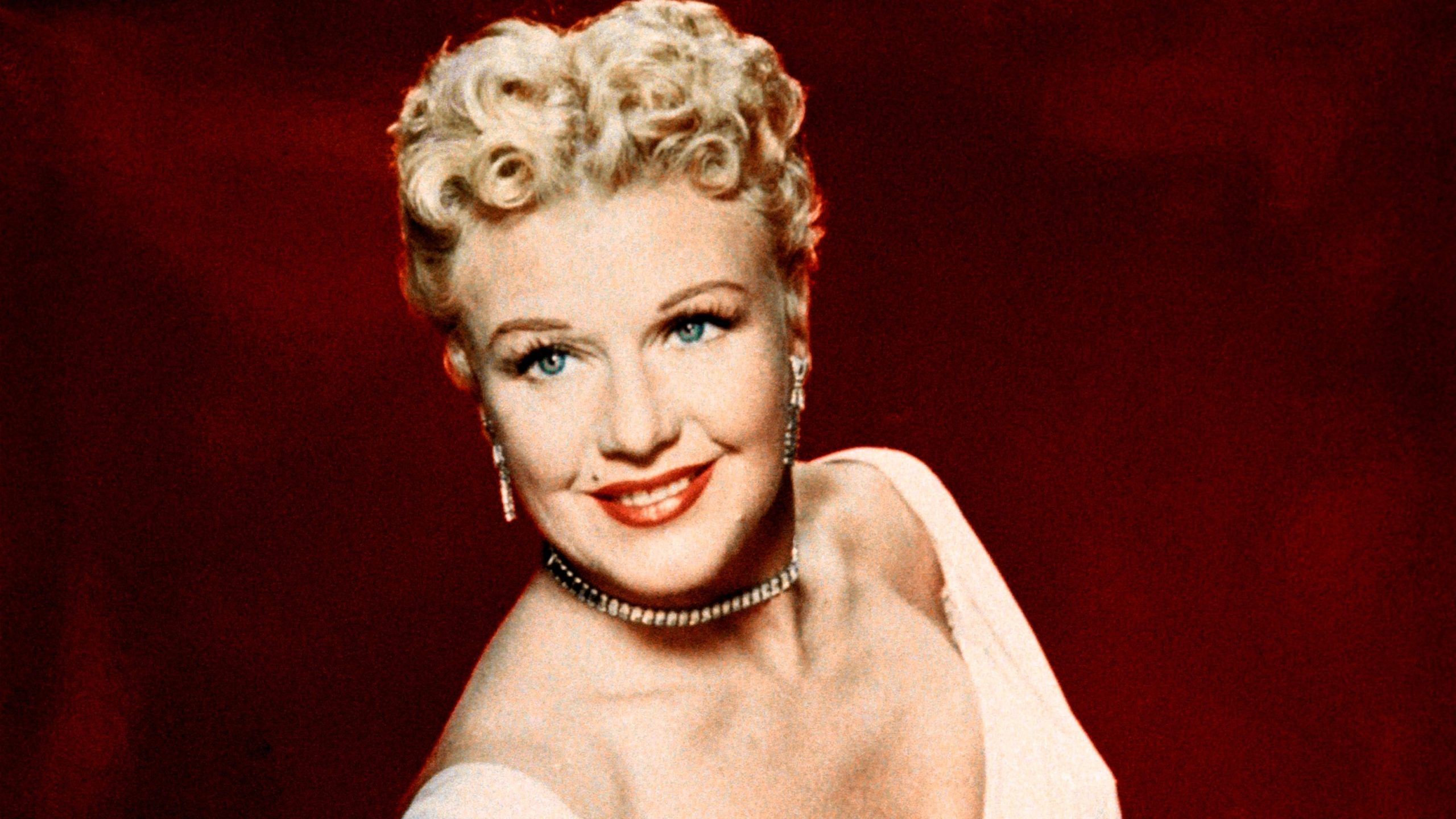 2560x1440 From the archives: Roy Leonard visits with Ginger Rogers. WGN Radio 720's Very Own