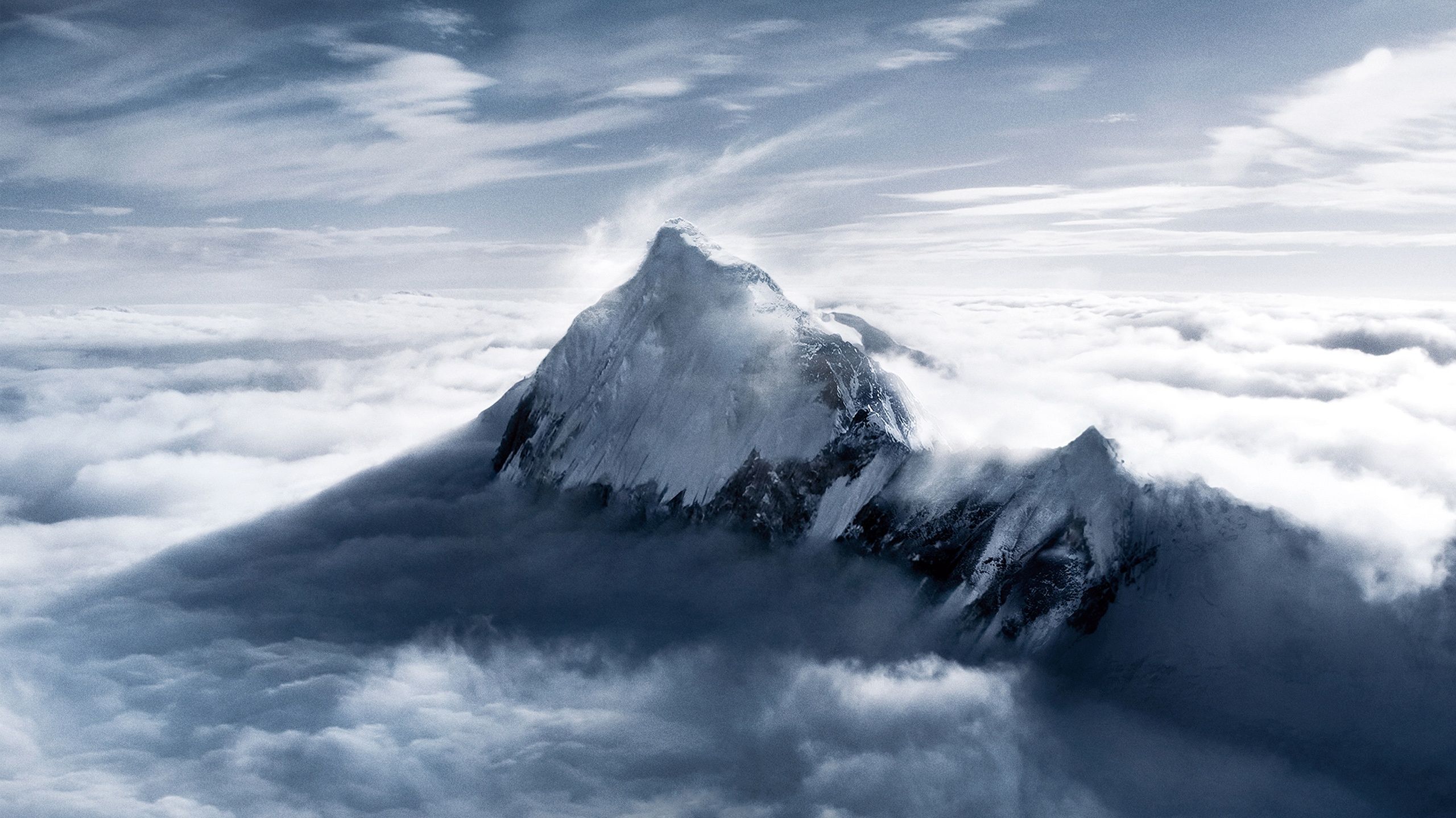 2560x1440 Mount Everest Majesty: Stunning HD Sky and Cloudscape Wallpaper