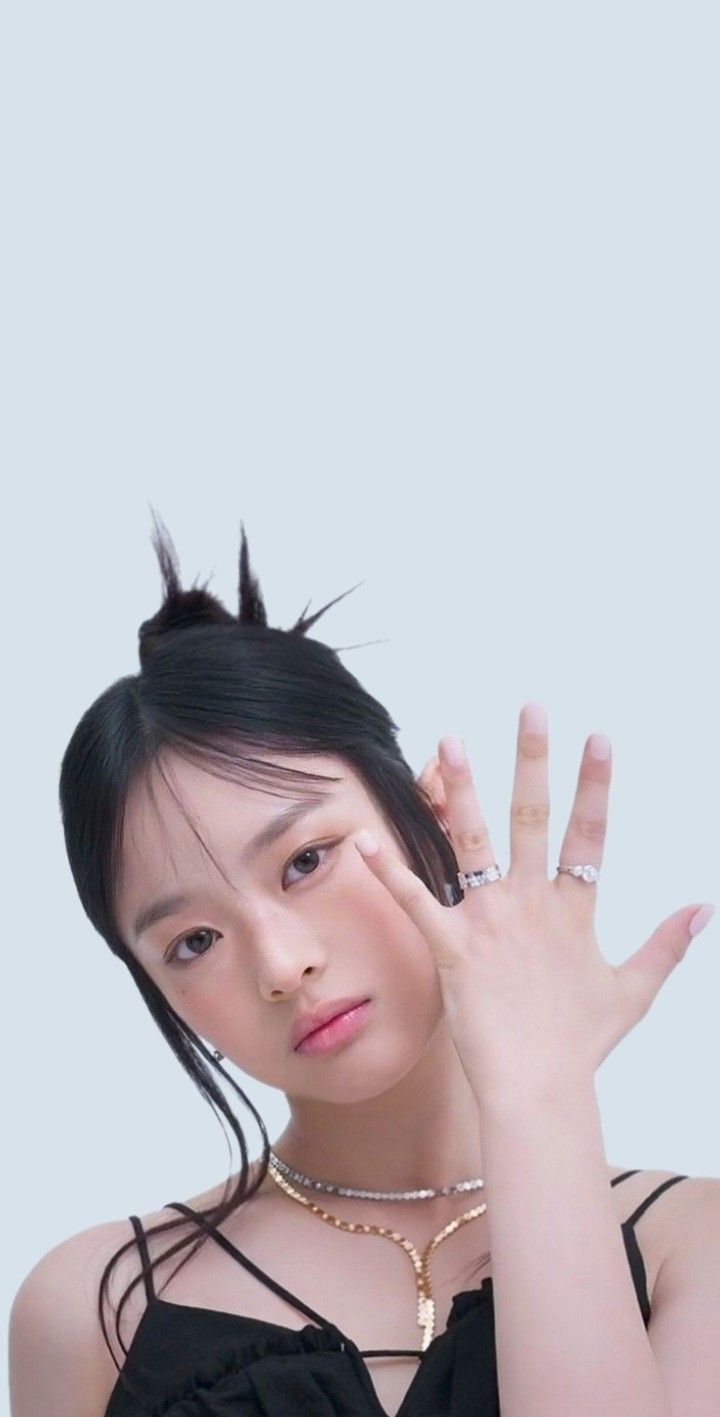 720x1417 HANNI WALLPAPER