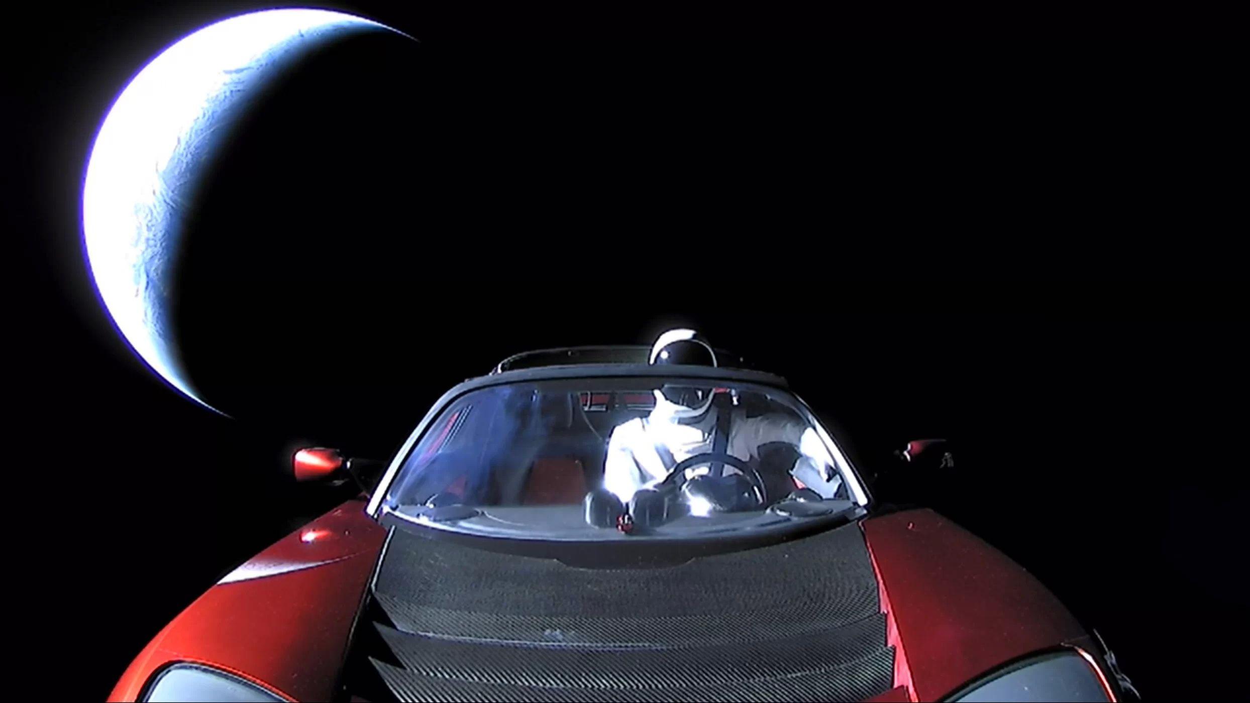2488x1400 Starman And Elon Musk's Tesla Roadster Cruise Past Mars On The Way