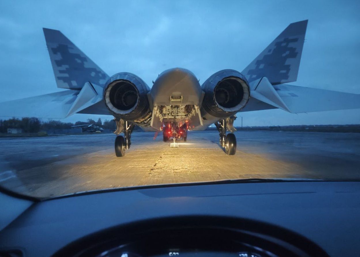 1249x893 Rare Photo Reveals Su 57's Hidden Weapon Bay