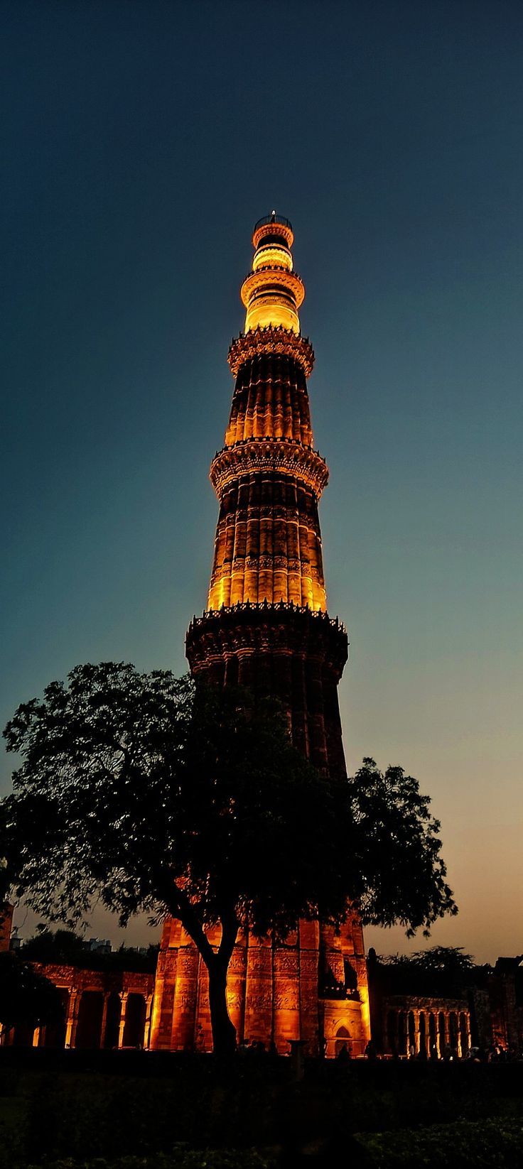 736x1646 Qutub Minar HD Wallpaper