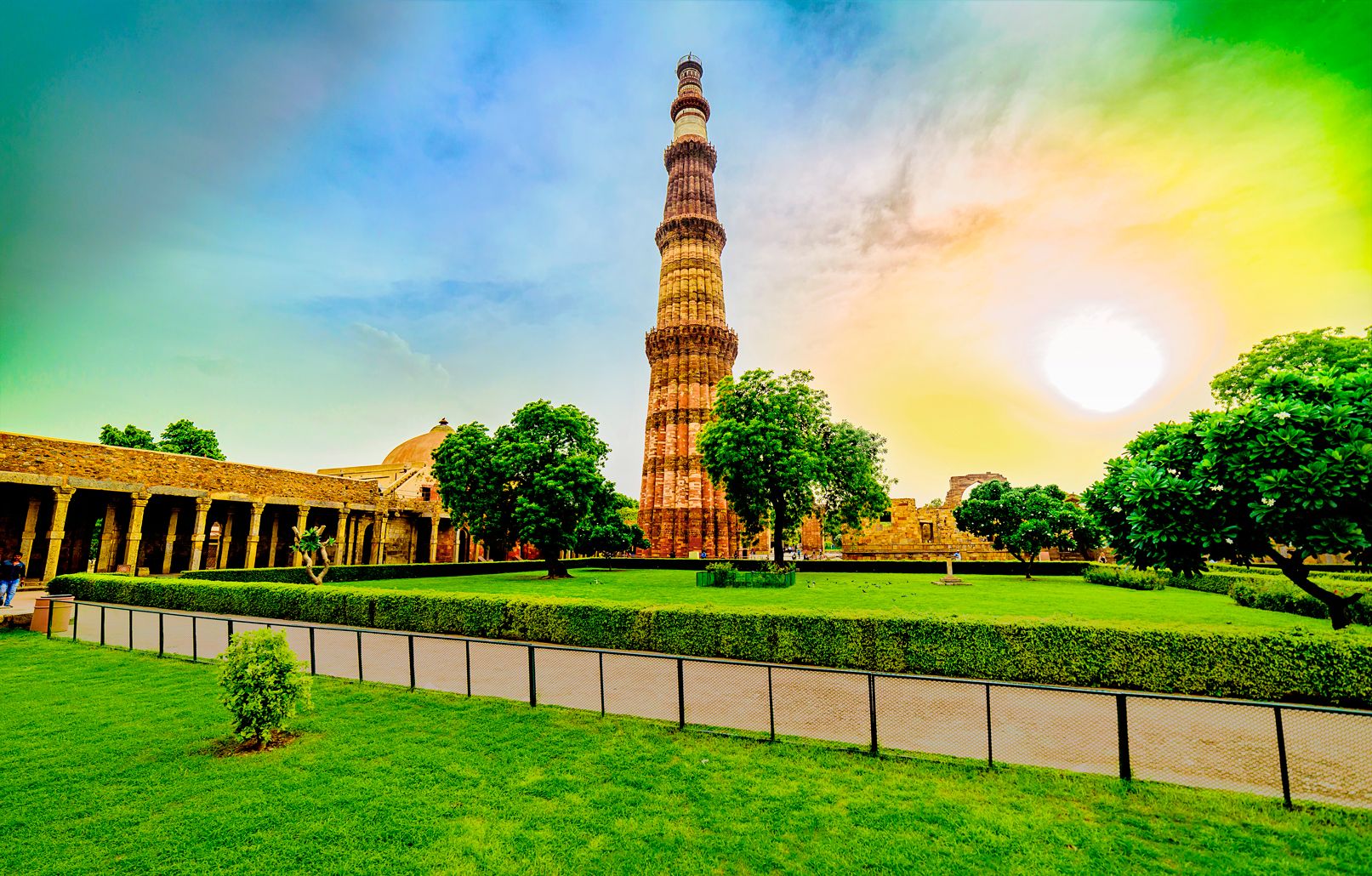 1613x1030 Qutub Minar at sunset in