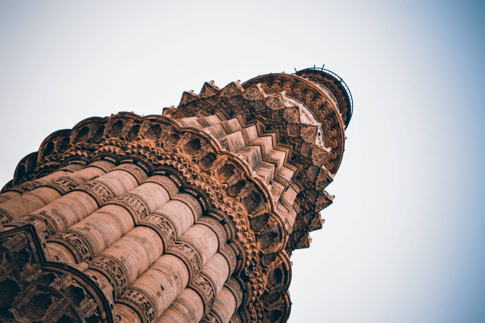 1920x1277 Download Delhi Qutub Minar Close Up Wallpaper